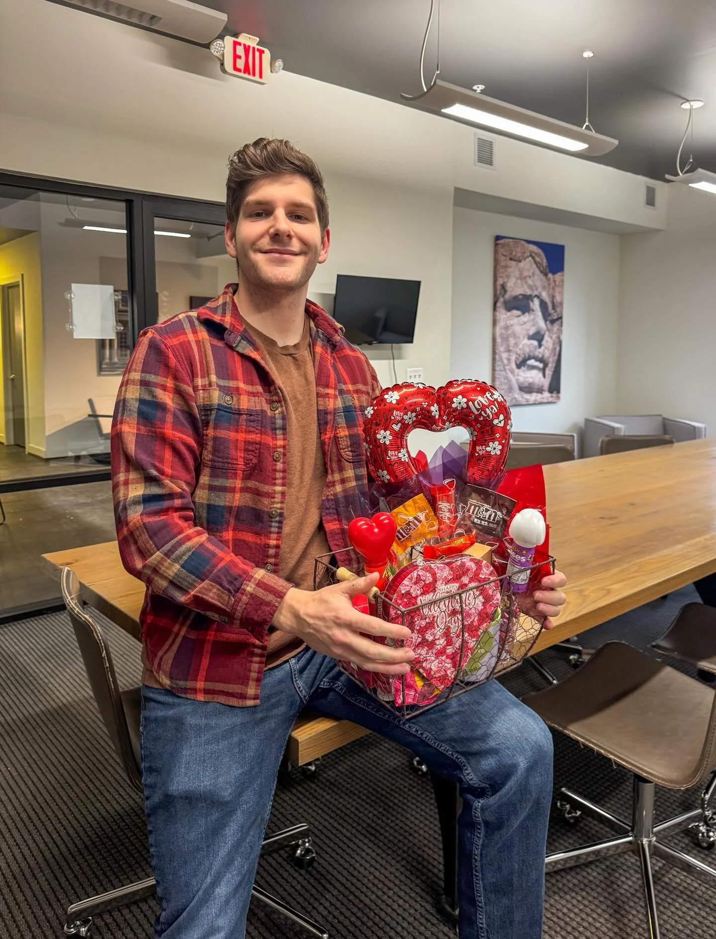 WIN IT WEDNESDAY (February Edition) ‼️

Enter to win this basket of valentines themed goodies! Included are snacks, candies, a mug and a $25 STARBUCKS gift card.

How to enter:

1. Make sure you follow us.

2. Like this post!

3. Comment and tag a fr