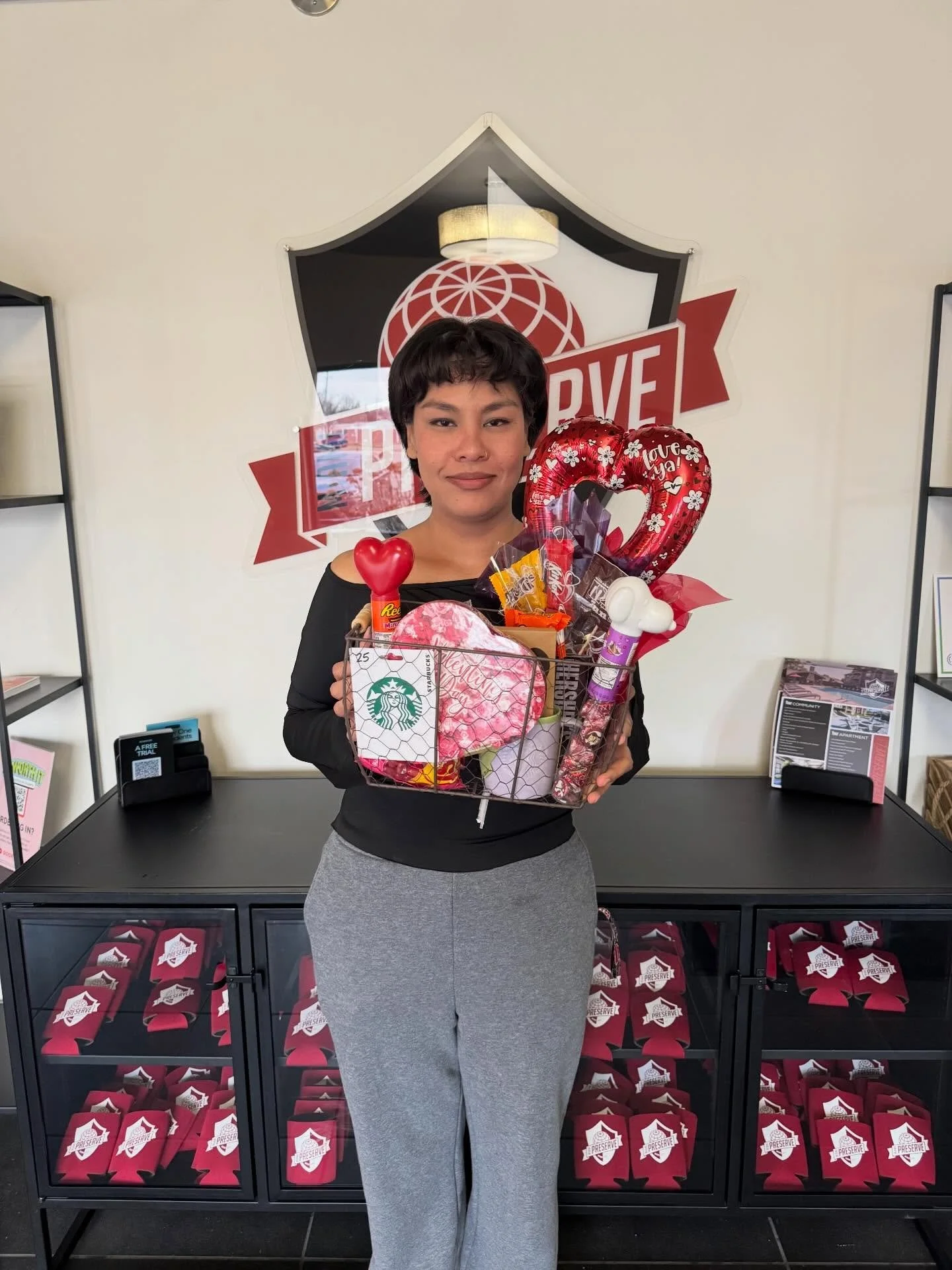 Congrats to our WIW giveaway winner Aayusha! 💕

We appreciate all of our residents who participated in the giveaway! Be on the lookout for some more upcoming resident events and giveaways ☺️

#miamipreserve #giveaway #residentenrichment #studentlivi