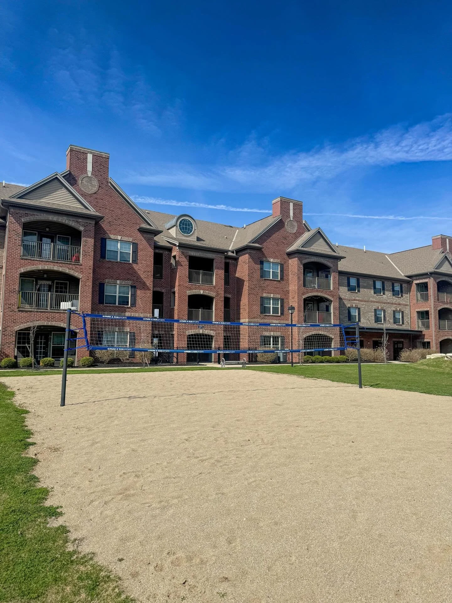 Amenity Highlight 🌟

Spring is officially here and that means it&rsquo;s the perfect time to pick up some outdoor activities!

Our courtyard features a Sand Volleyball Court that is open for residents and their guests to use and enjoy some sun ☀️ 

