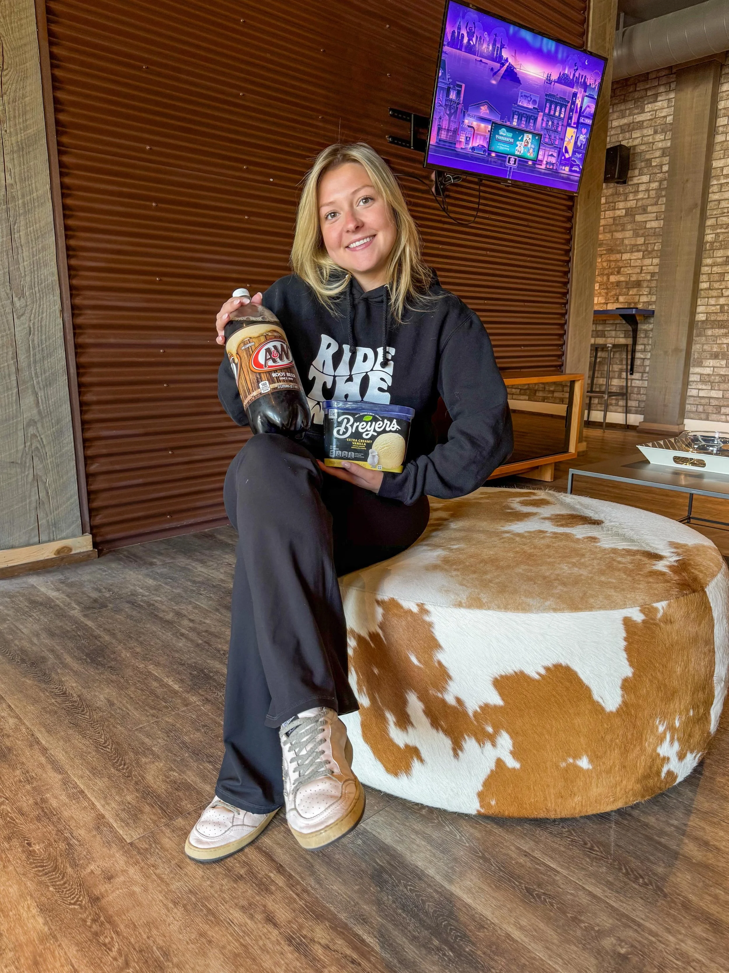Root Beer Float Bar 🍻🍨

Join us tomorrow in the clubhouse starting at 1pm for our root beer float bar! We will be providing the drinks and ice cream for you to make the perfect summer combination ‼️☀️

We can&rsquo;t wait to see you there!

#miamio