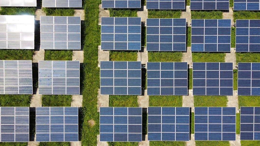 Reducing Water Use in Solar Panel Maintenance
