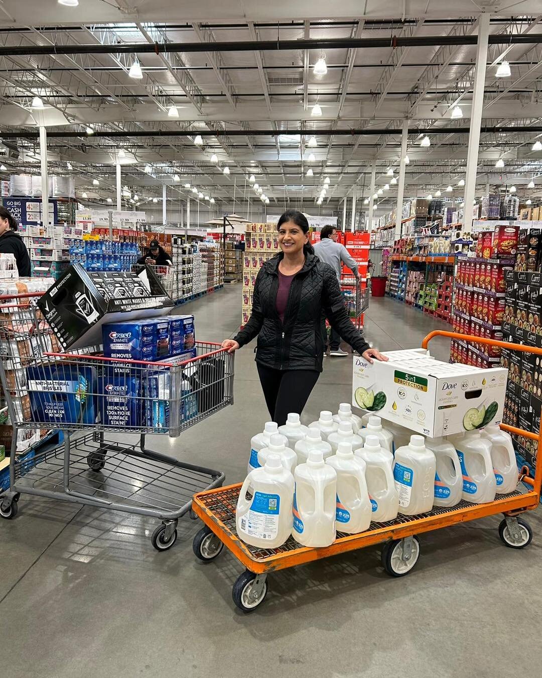 Every year an active volunteer, Nooshin Bagheri, reaches out to her very generous community to do a few drives for Ethaar. This Ramadan she had a hygiene drive that benefited 20 larger families. She lovingly shops, packages and delivers the items to 