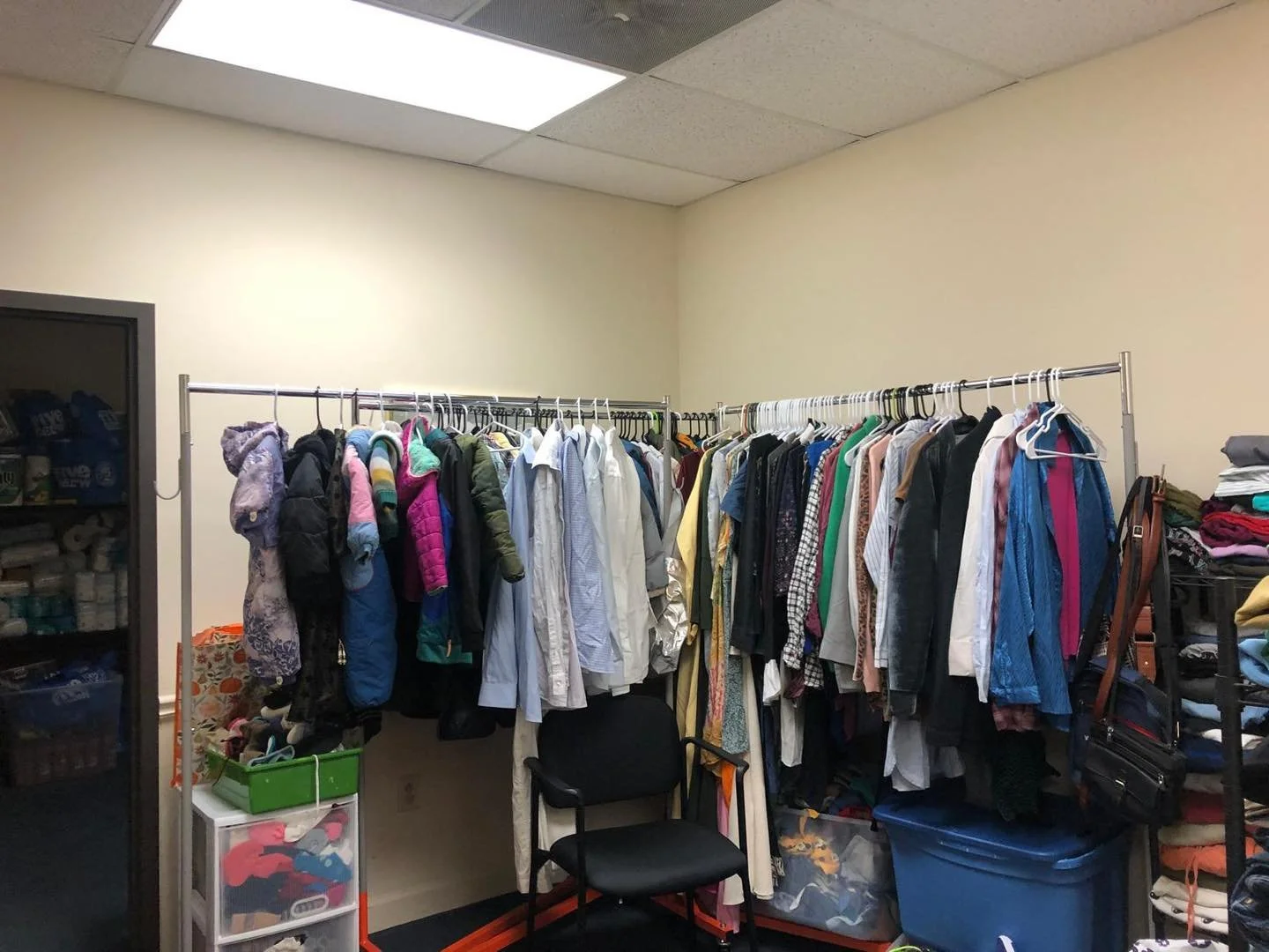 A huge thank you to our amazing volunteers who dedicate their time to keeping our space organized and welcoming! 

This week, our team sorted through donations, created bags of essentials for families scheduled to come in, and ensured our clothing ar