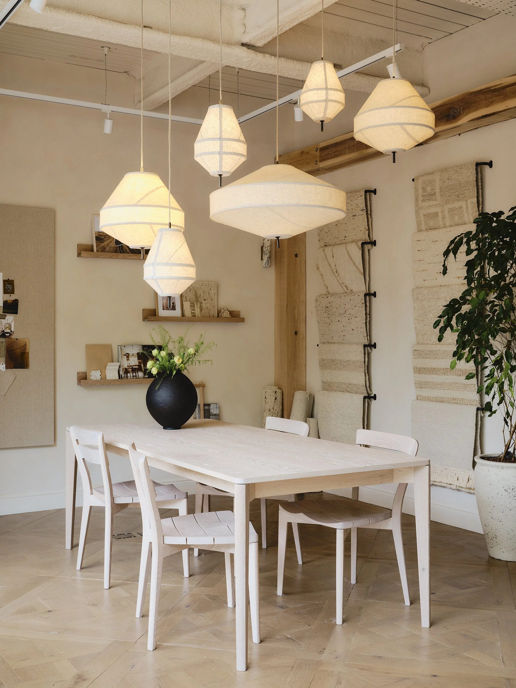 AnnaMoller.Design Showroom design for Coral + Hive