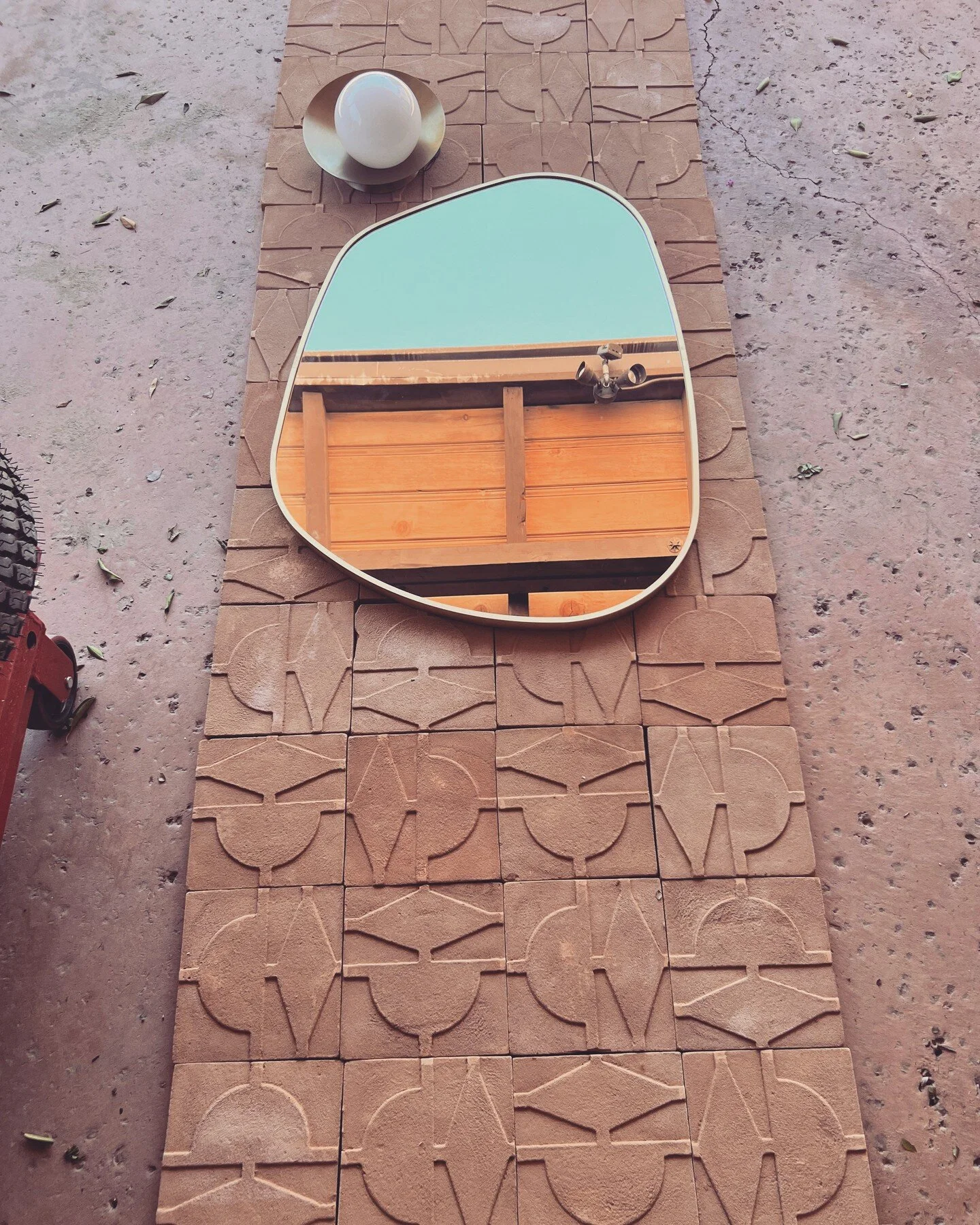 Laying up some beautiful @fornacebrioni tiles for a new bathroom reno
#palmsprings #restoration @cletile @cedarandmoss @stefpaq