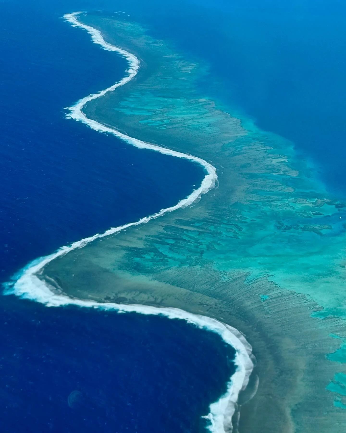 Some years back I used to live here and we would take an outboard motor boat out to surf reef breaks like these with friends. Fiji is so pretty from the ground and the air, hadn&rsquo;t been back in a long while, nice to see it again. #fiji #earthfro