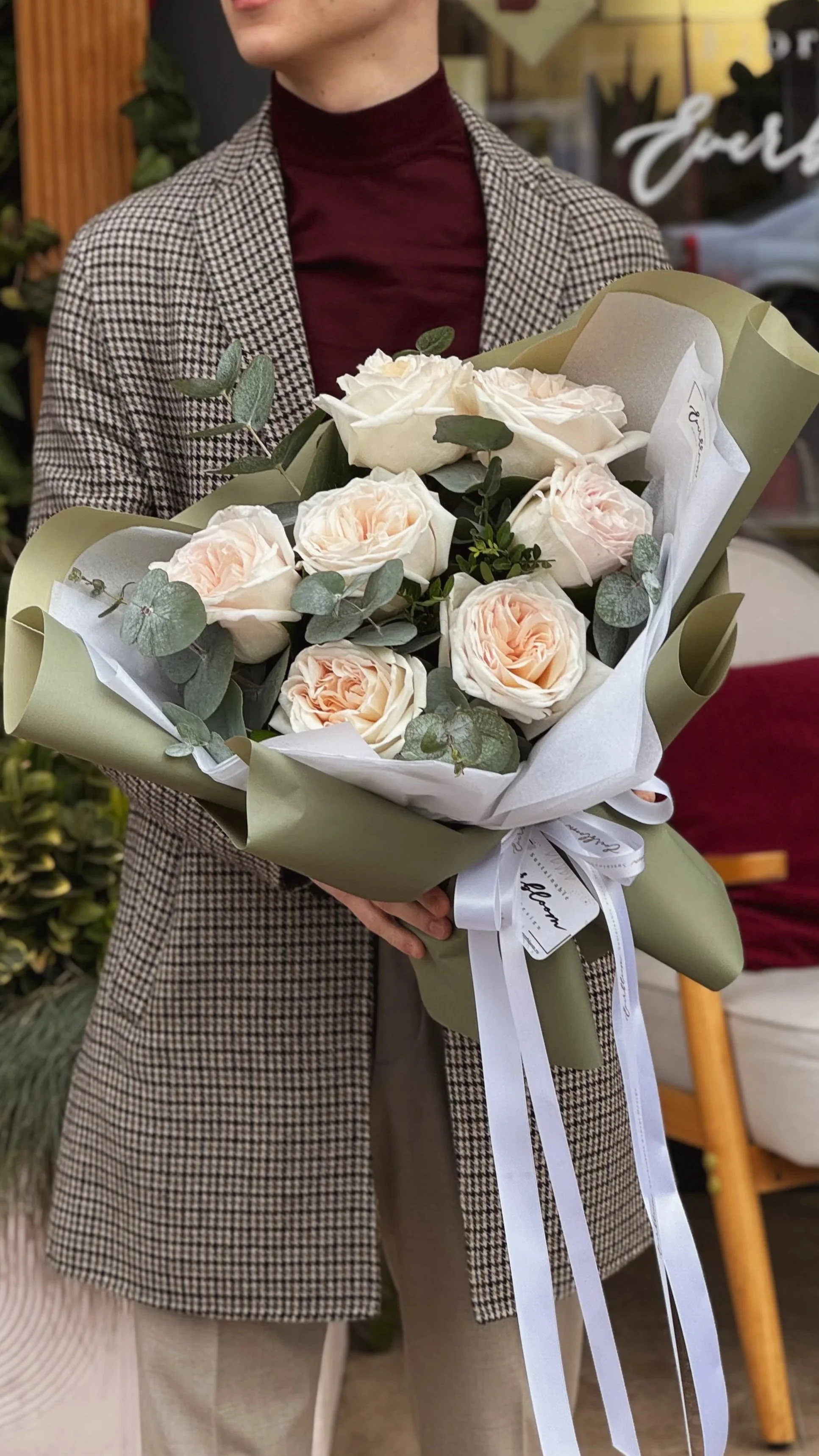 Buchet Pure Romance - 210 lei