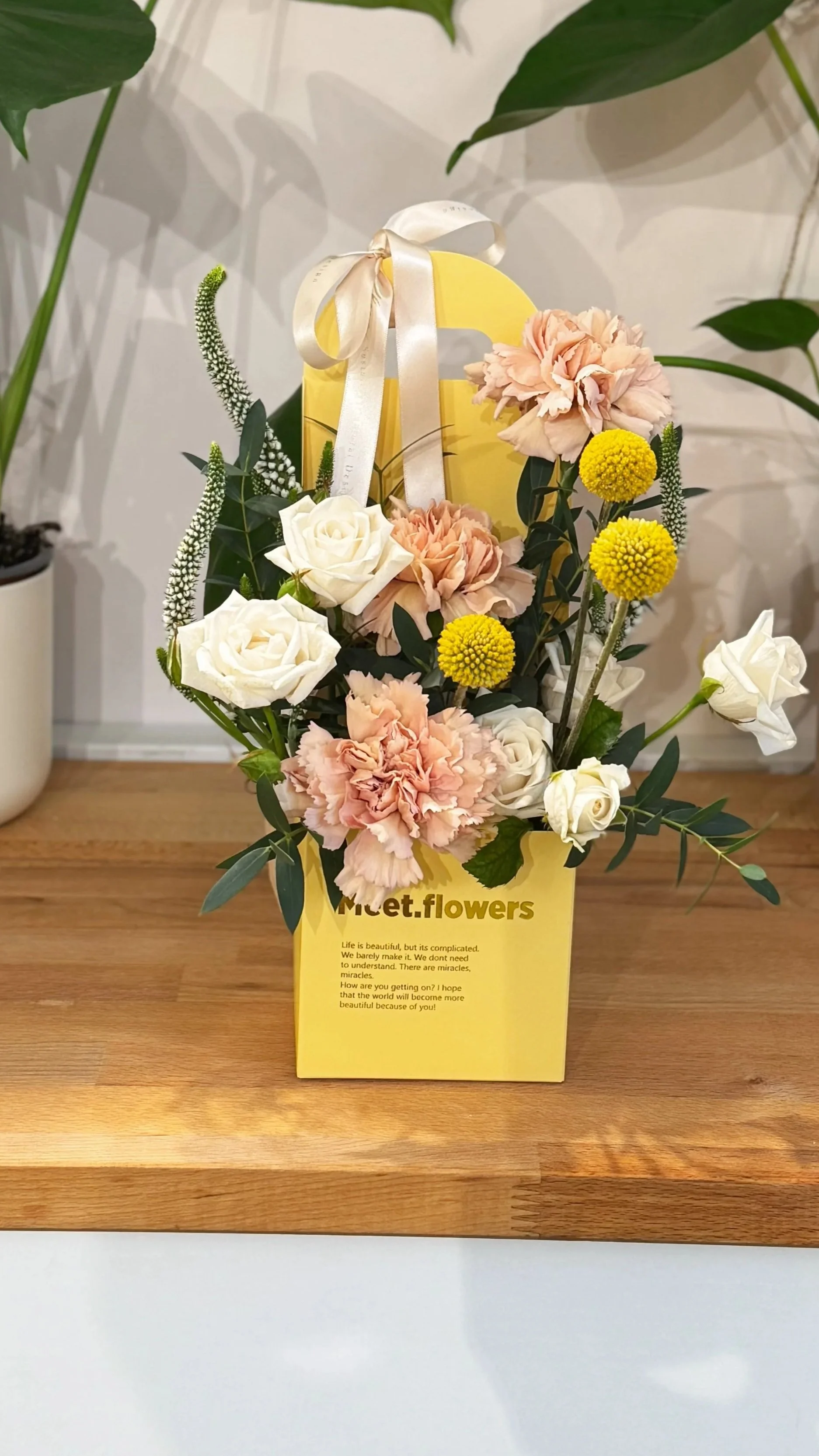 Aranjament Meet Flowers Yellow - 130 lei