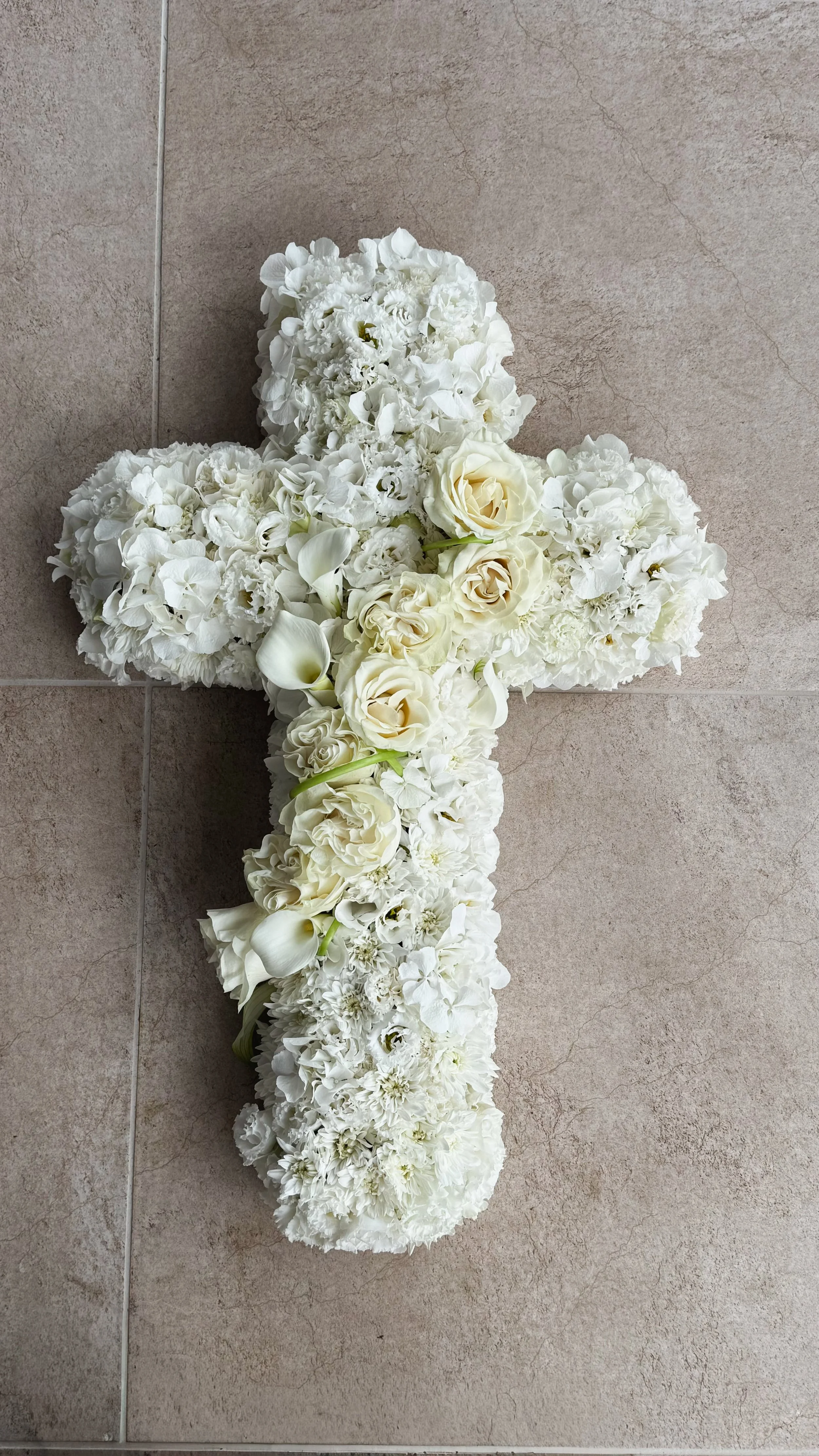 Aranjament Cross Heart - 900 lei
