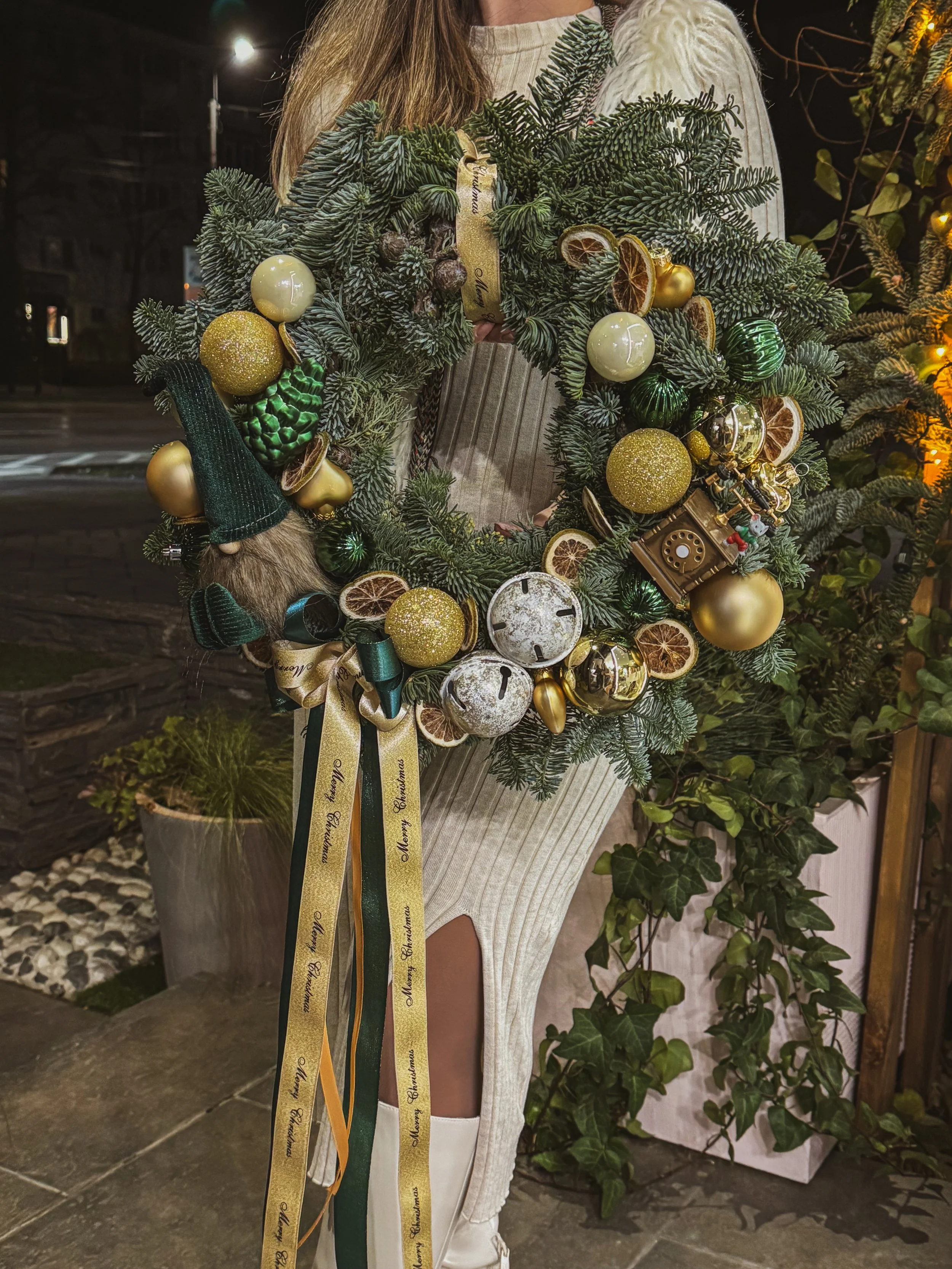 Coronita Craciun de pus pe usa cu brad Iasi