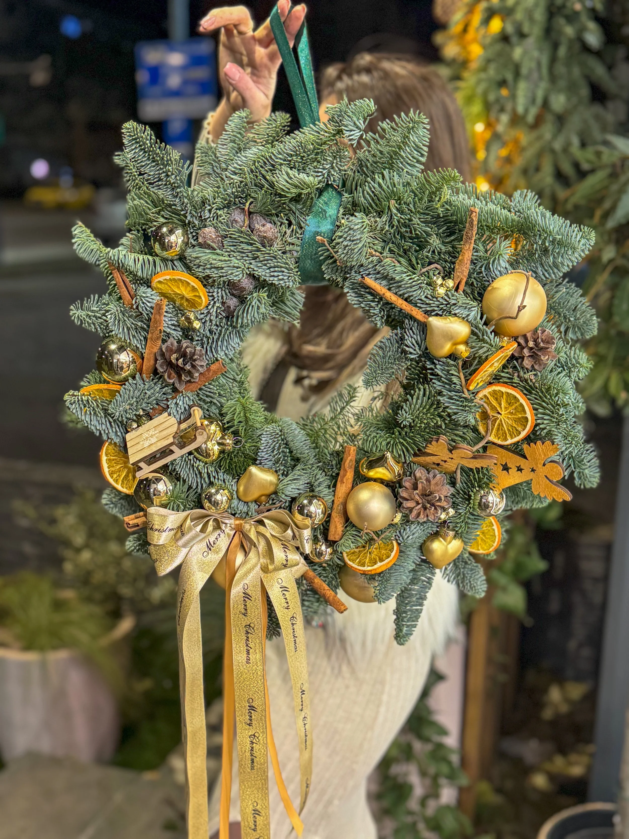 Coronita Craciun de pus pe usa cu brad Iasi