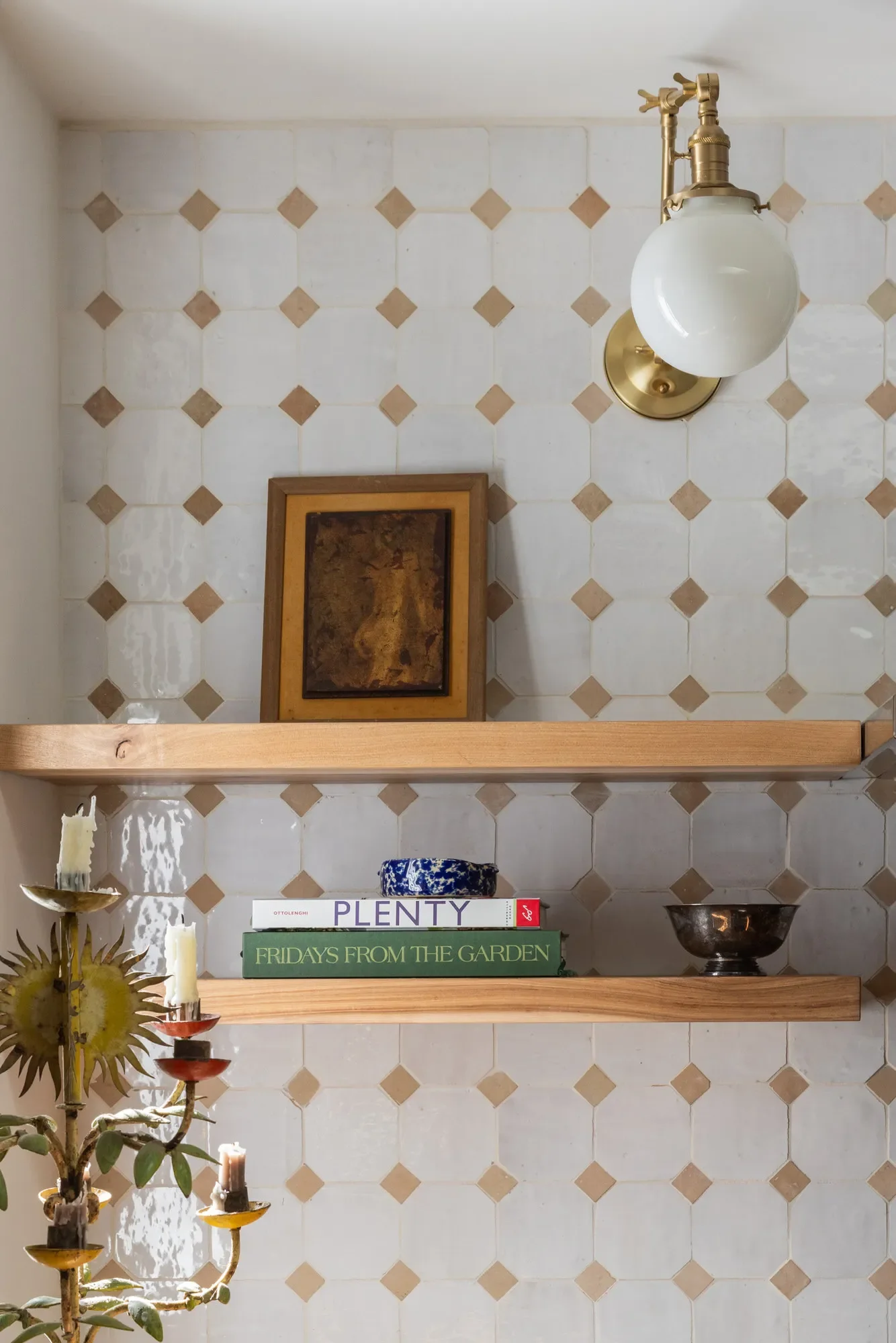 carmichael-ca-home-renovation-kitchen-curated-floating-shelves-bay-area-interior-designer.webp