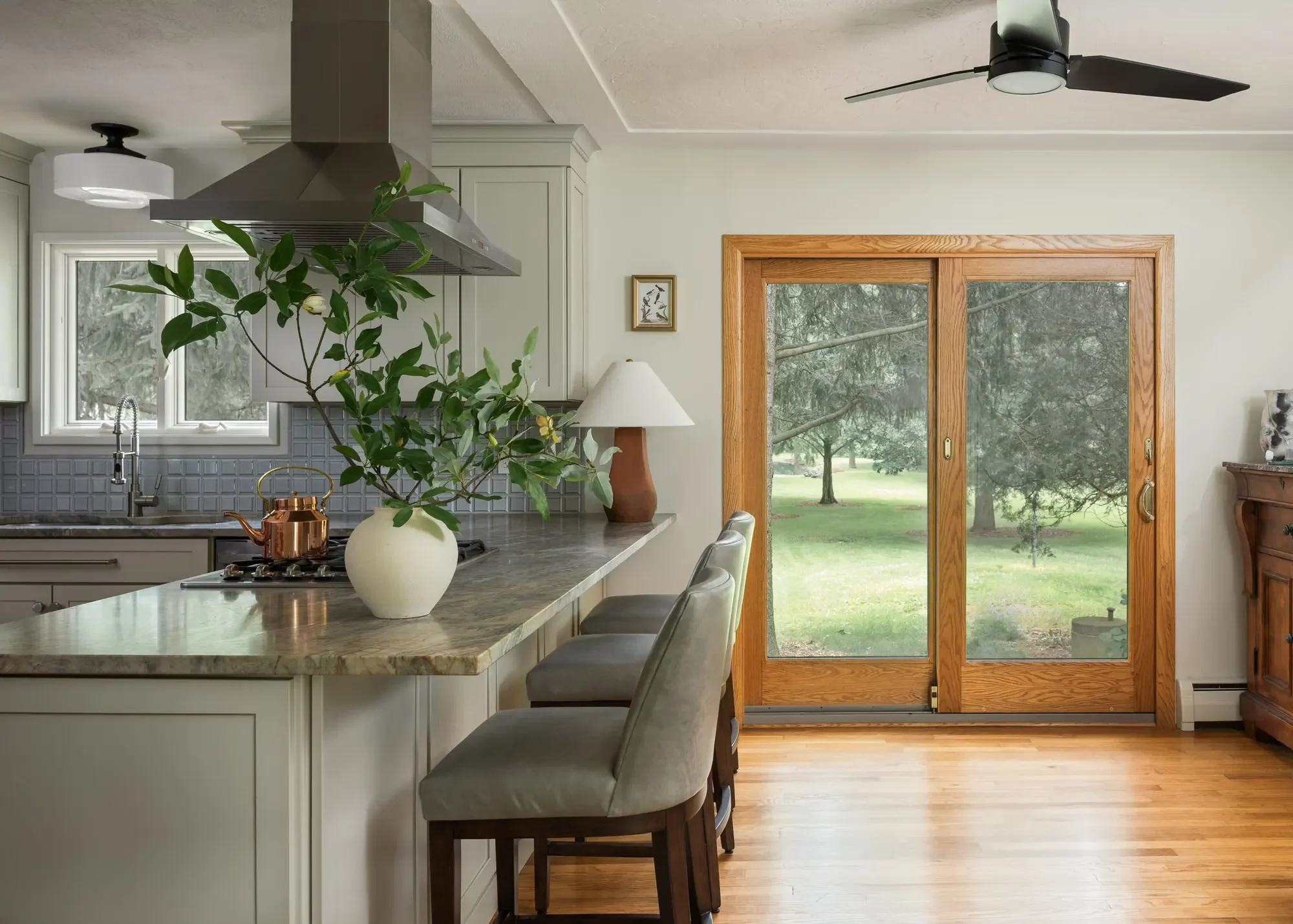 kitchen-island-cooktop-sliding-door-oberlin-studio-vae-san-francisco.webp