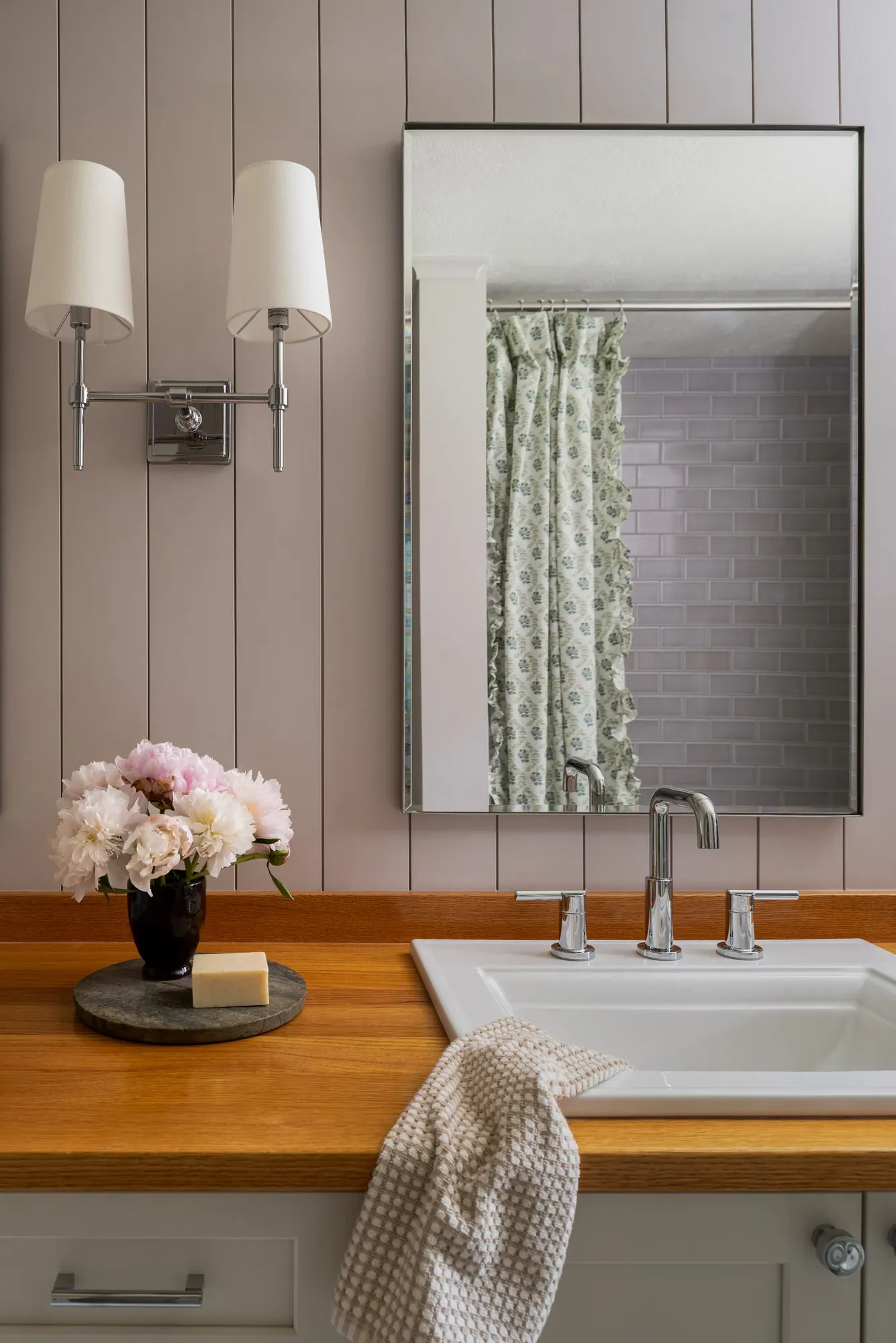bathroom-sink-red-oak-counter-peonies-oberlin-studio-vae.webp