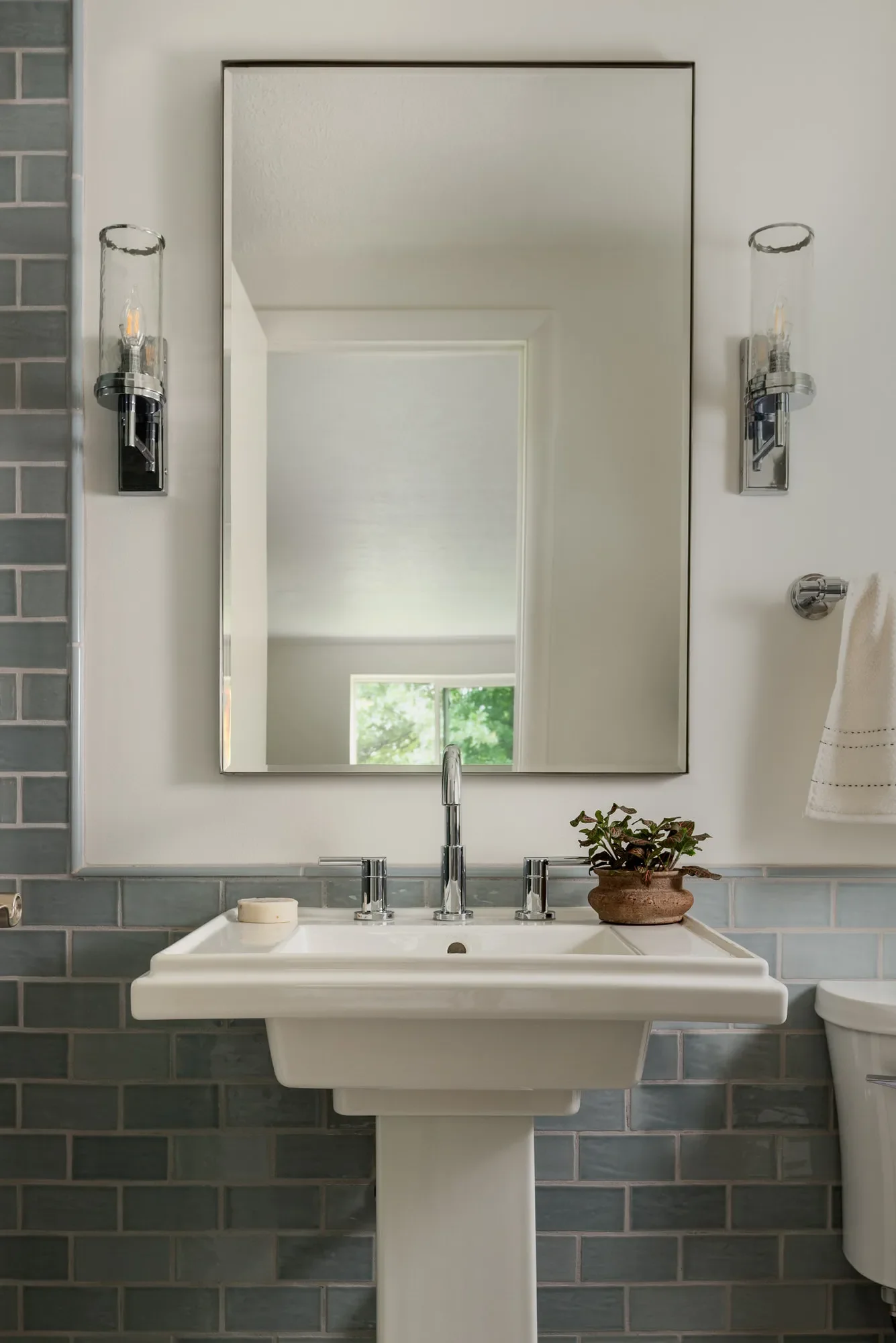 bathroom-pedestal-sink-chrome-sconces-oberlin-studio-vae.webp