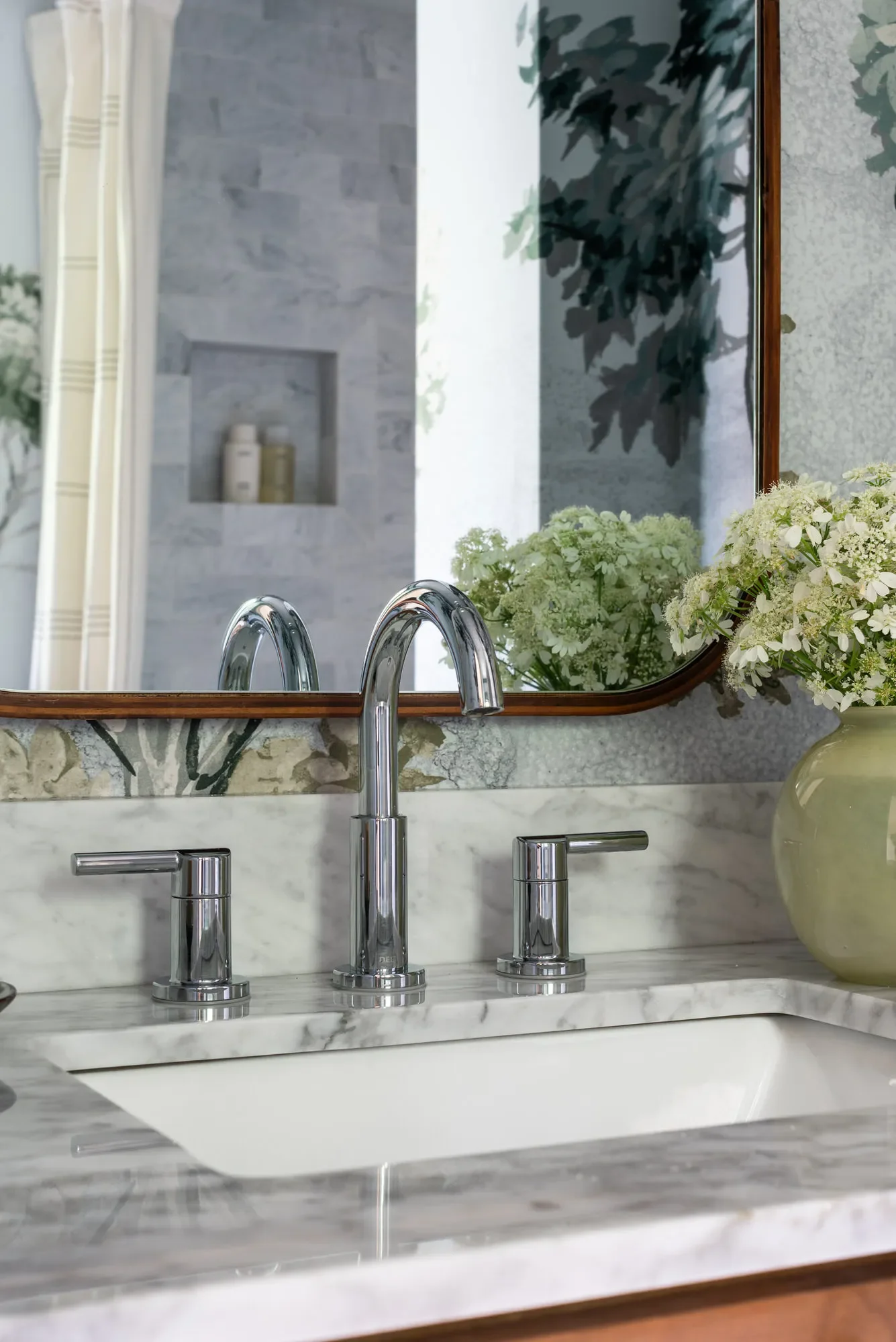 primary-bath-chrome-faucet-carrara-counter-detail-oberlin-studio-vae.webp
