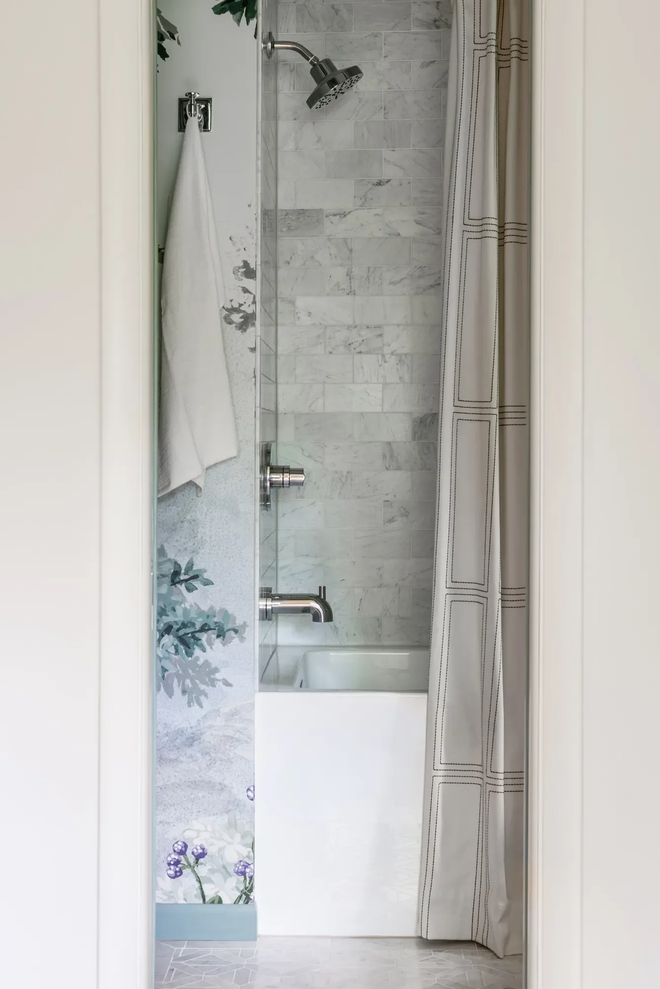 primary-bath-carrara-tub-shower-tree-wallpaper-oberlin-studio-vae-san-francisco.webp
