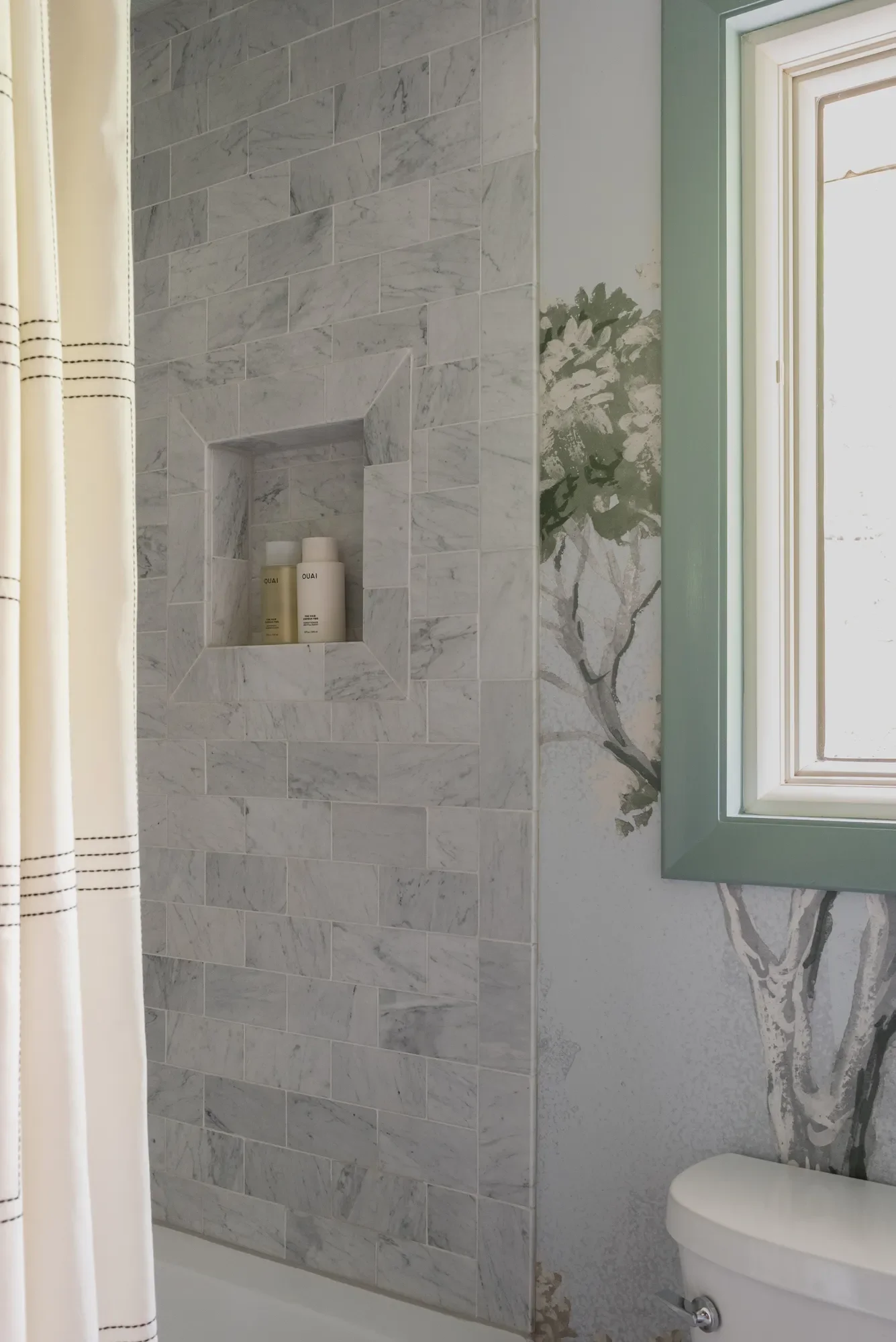 primary-bath-carrara-shower-niche-sage-trim-oberlin-studio-vae-san-francisco.webp