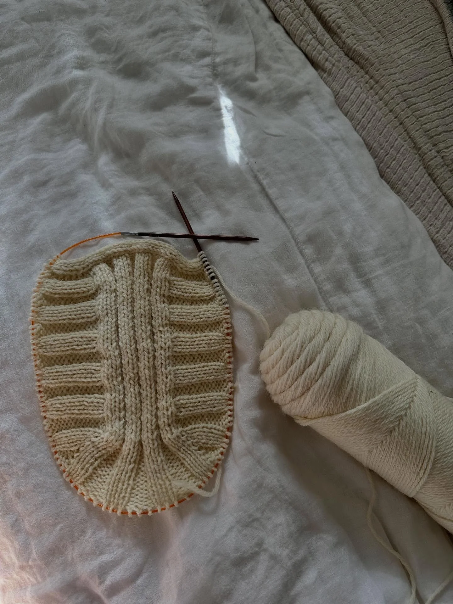 oda hood loading&hellip;☁️

taking a break from my nomad jacket because it&rsquo;s making me mad lol. still hoping to finish it by dec! 🌲