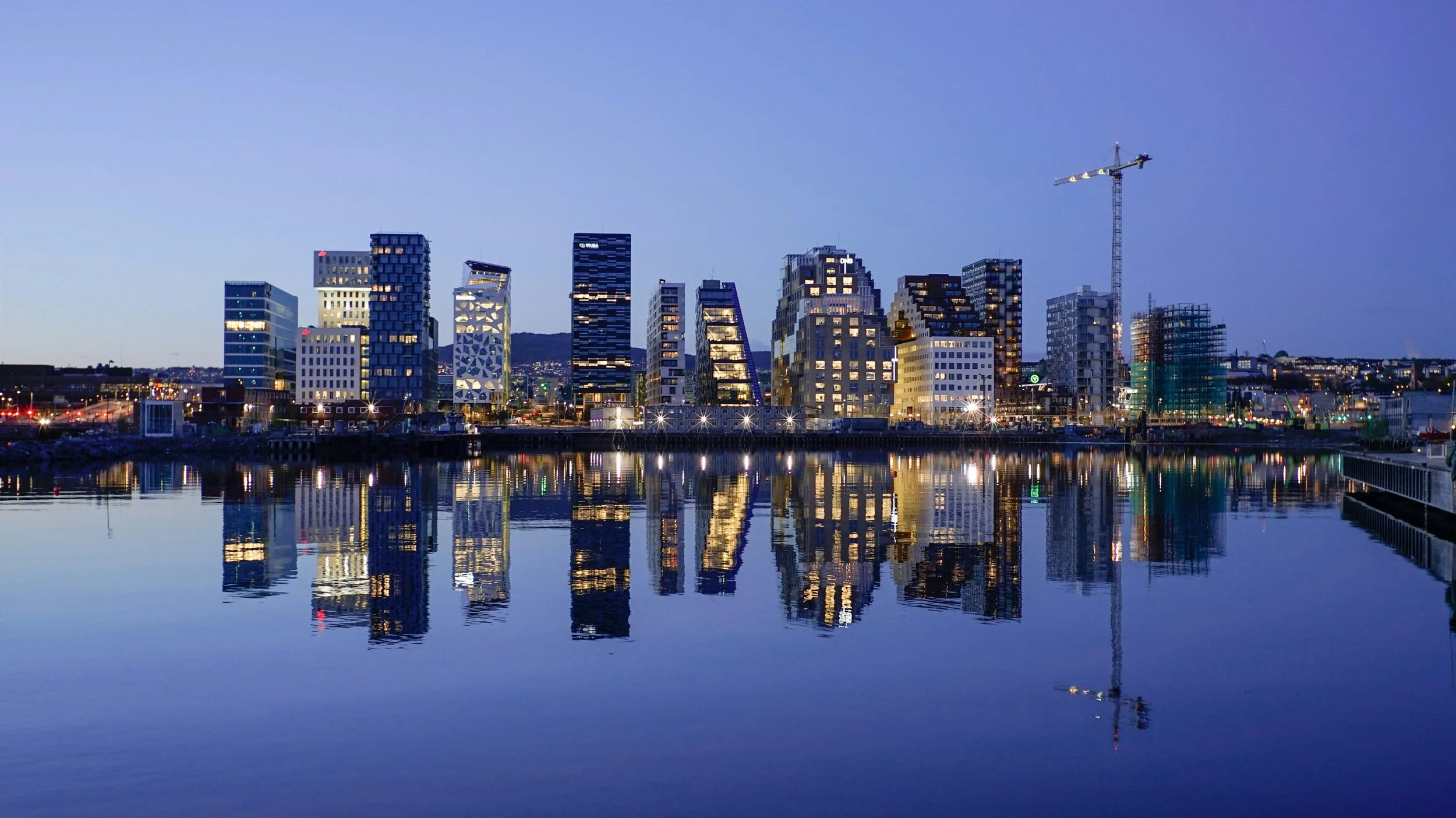 1.78:1 (IMAX) Oslo Skyline