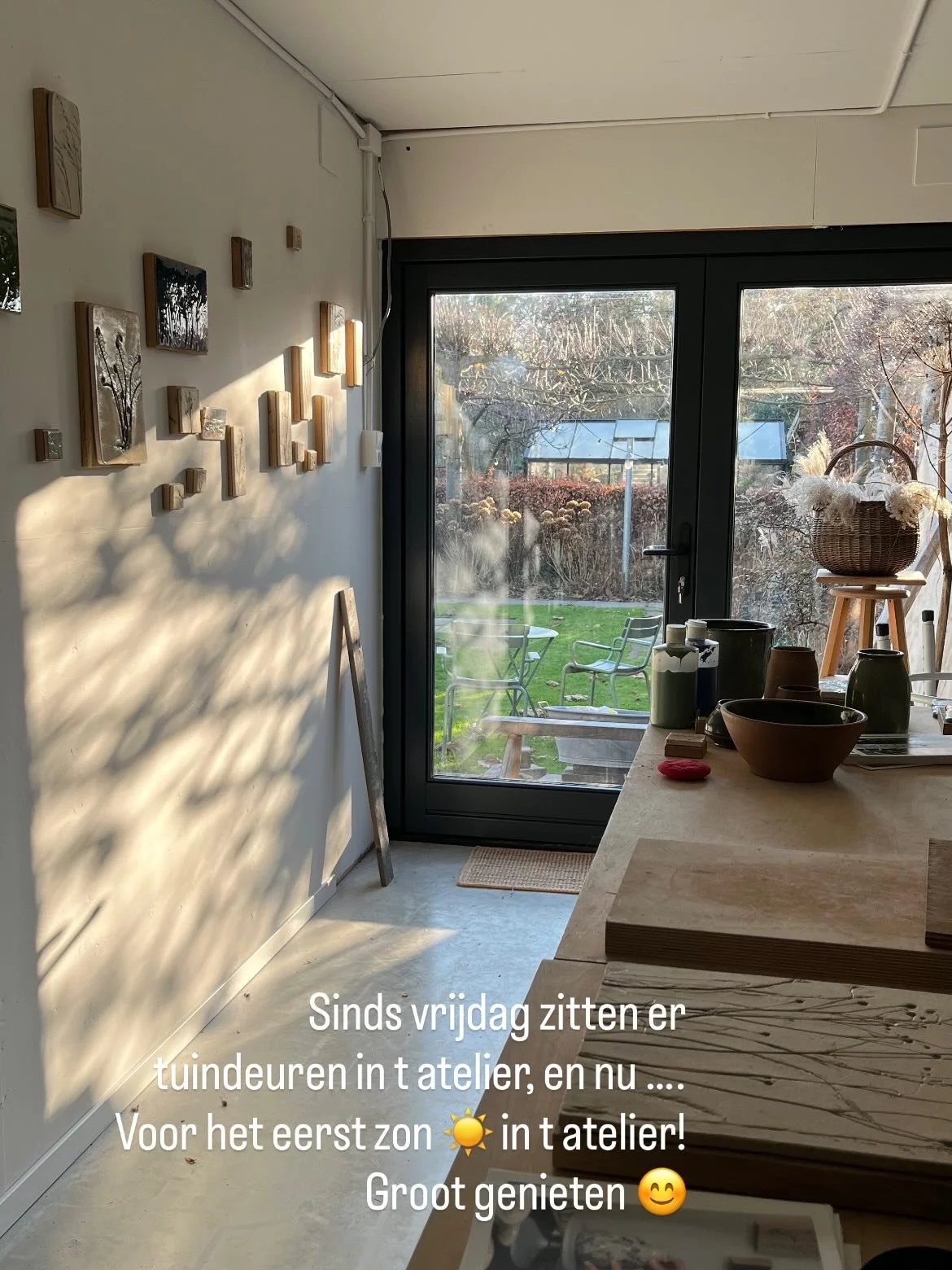 Nieuwe tuindeuren&hellip;.
Vandaag voor het eerst zon in het achterste deel van het atelier, wat een heerlijke energie!
Vrijdag ( 16-20u) en zaterdag (10-15u) open 🌲🥂atelier, van harte welkom!
Bergstraat 60, Loon op Zand. Rechts van ons huis door d