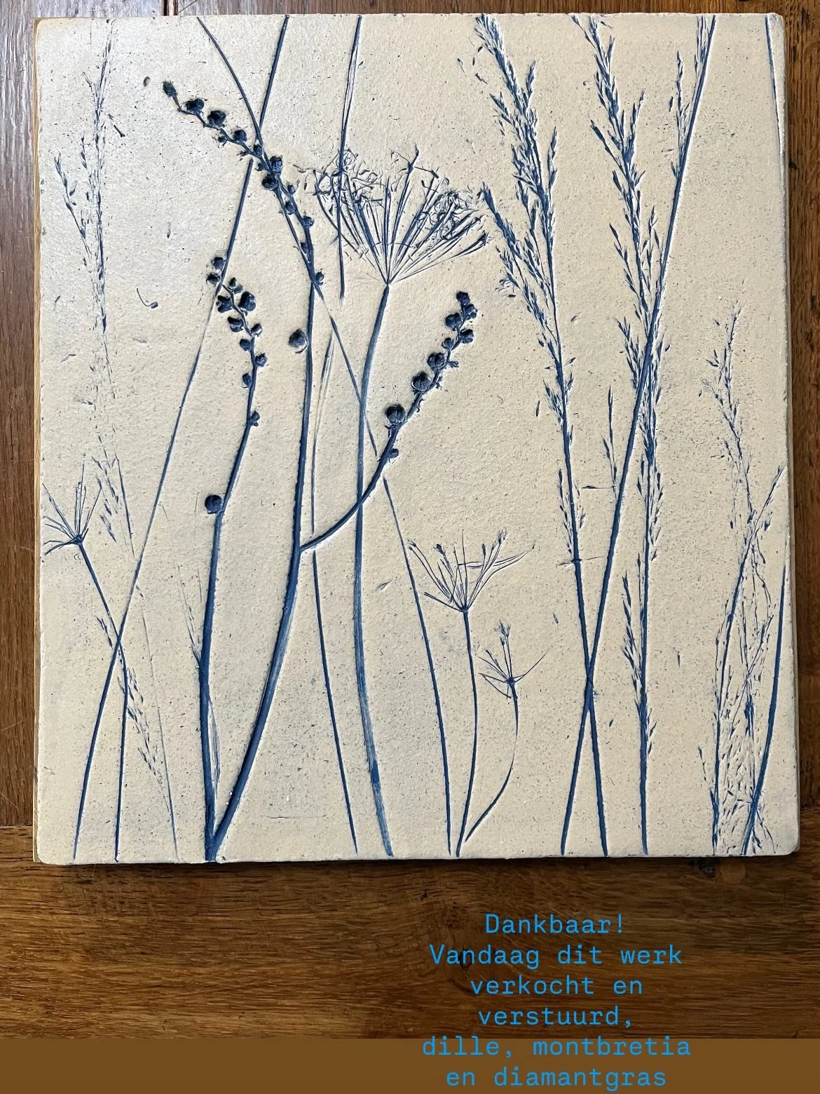 Een telefoontje, een foto, verkocht!  Mooi ingepakt en opgestuurd.
Heb , nog geen, webshop maar zo kan het ook!
Dit werk krijgt een nieuwe eigenaar, met op de kaart een beschrijving en n handtekening ,  n &ldquo;echte Loefke&rdquo;! 🥰 #botanischeker