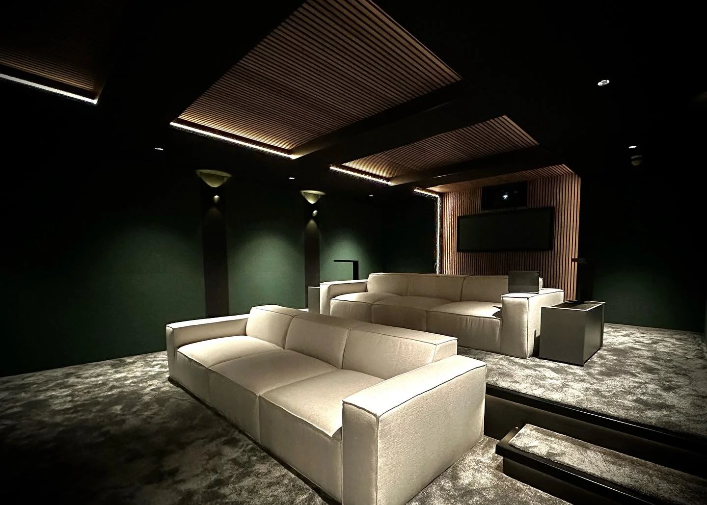 Congratulations to both @artcousticloudspeakers and @cinemaluxeltd for this elegant deployment at the beautifully designed @artcousticcinemarooms HQ and showroom. The sound system is superb, as is the complementary @barcoresidential projector. We loo