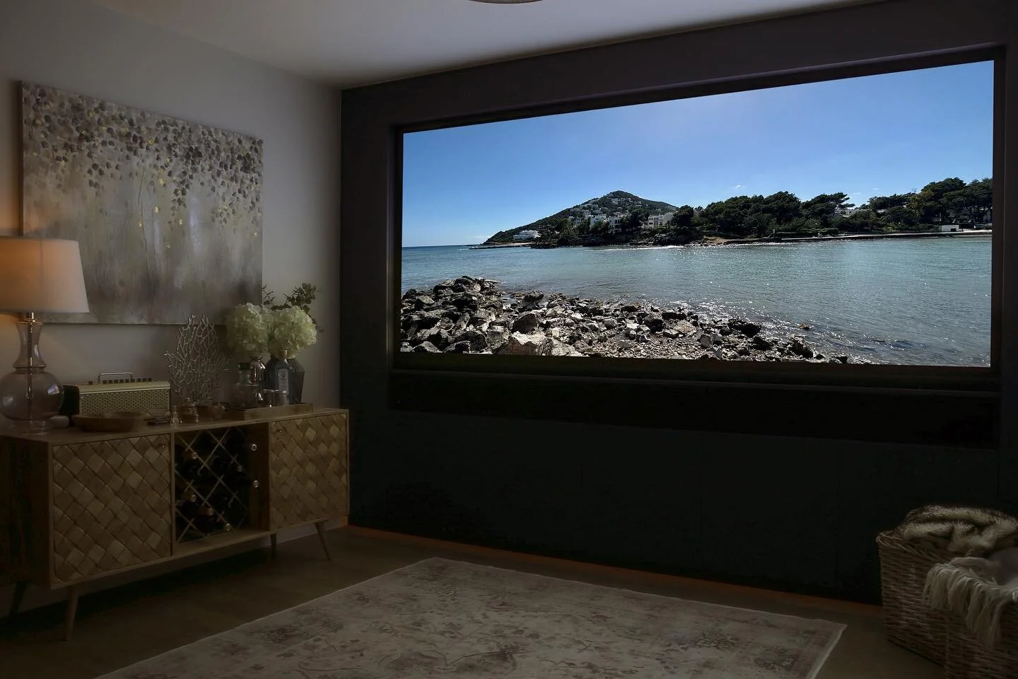 This Butler Harwell media room features a 2.74m (107.9”) wide drop-down screen which is normally hidden from view within the bespoke joinery, for times when the 55” TV simply isn’t enough! With a Barco Bragi CinemaScope projector sp