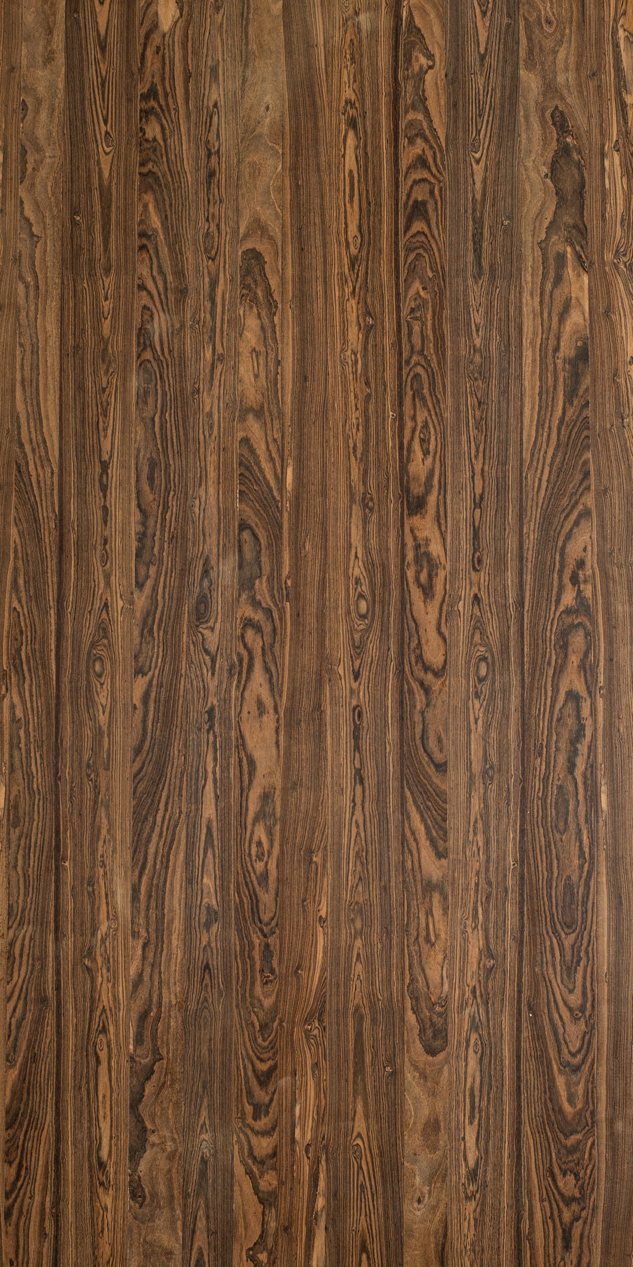 Especie: Bocote /
Armado: Enduelado sin medida /
Medida: 4X8 (1.22X2.44m)