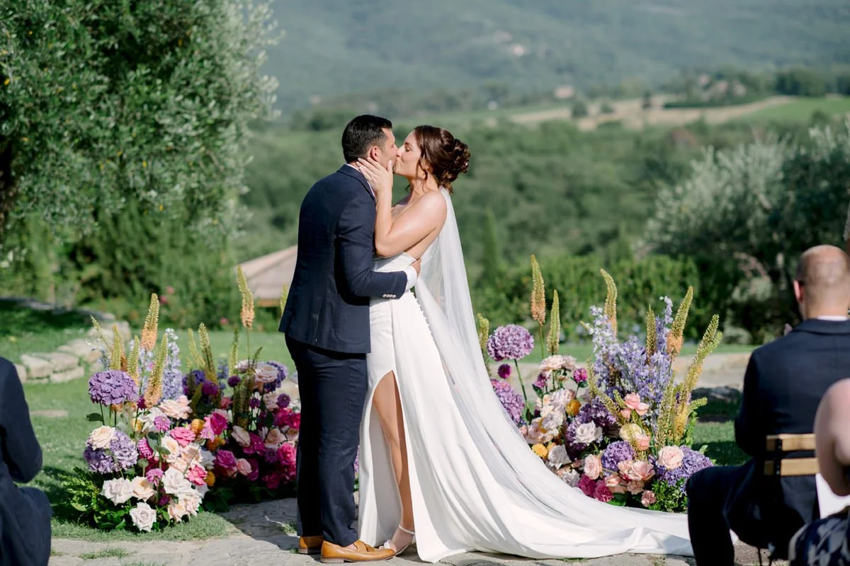Kiss at the ceremony at Tuscany wedding at Casa Cornacchi