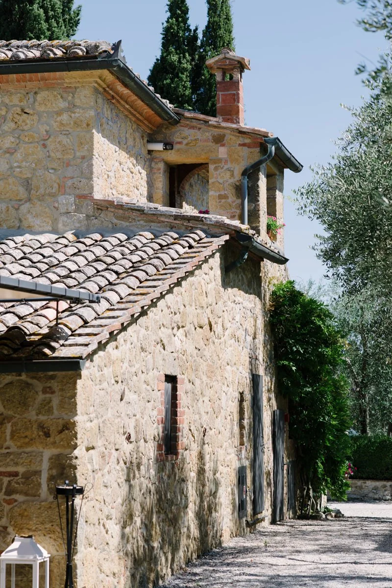Stone house at Terre di Nano wedding venue in Val d’Orcia, surrounded by Tuscan countryside.
