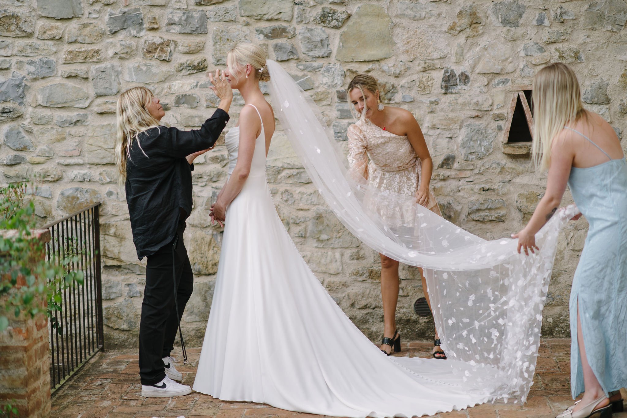 Bridal preparation on Tuscany wedding