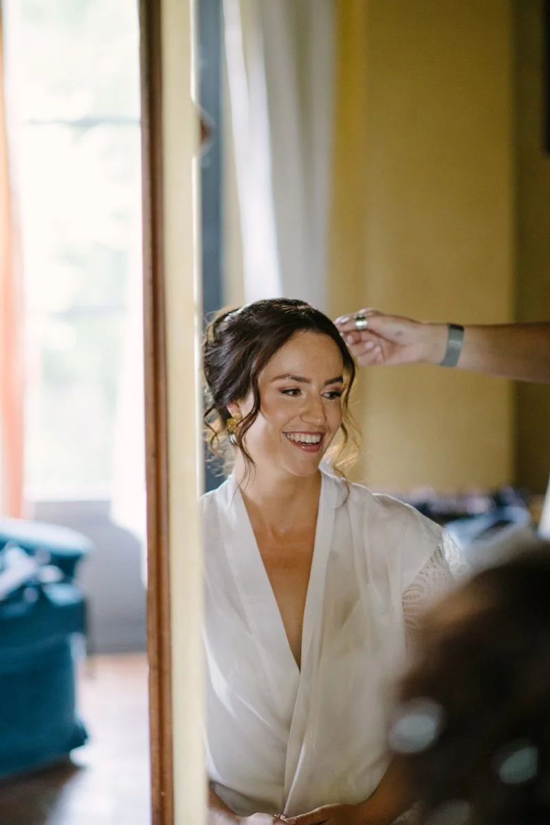 Bride preparation at the wedding in Casa Cornacchi