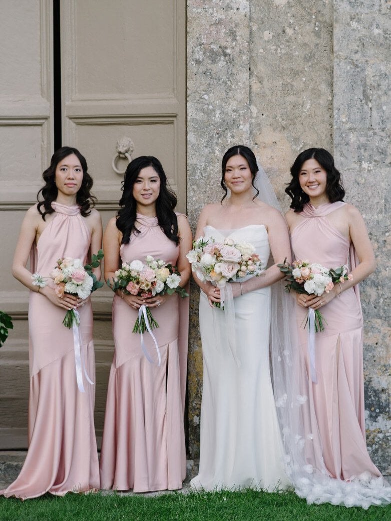 With bridesmaids and beautiful flowers 😍

#weddingintuscany #weddinginitaly #weddinglocationtuscany #destinationweddingtuscany #weddingvenuetuscany #italianweddingplanner #weddingplannertuscany #tuscanyweddingphotographer #castellodicelsa #weddingph