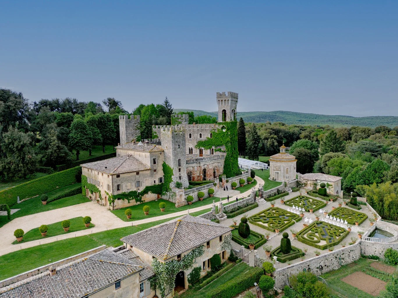 castello-di-celsa-tuscany-wedding-venue-014.jpg