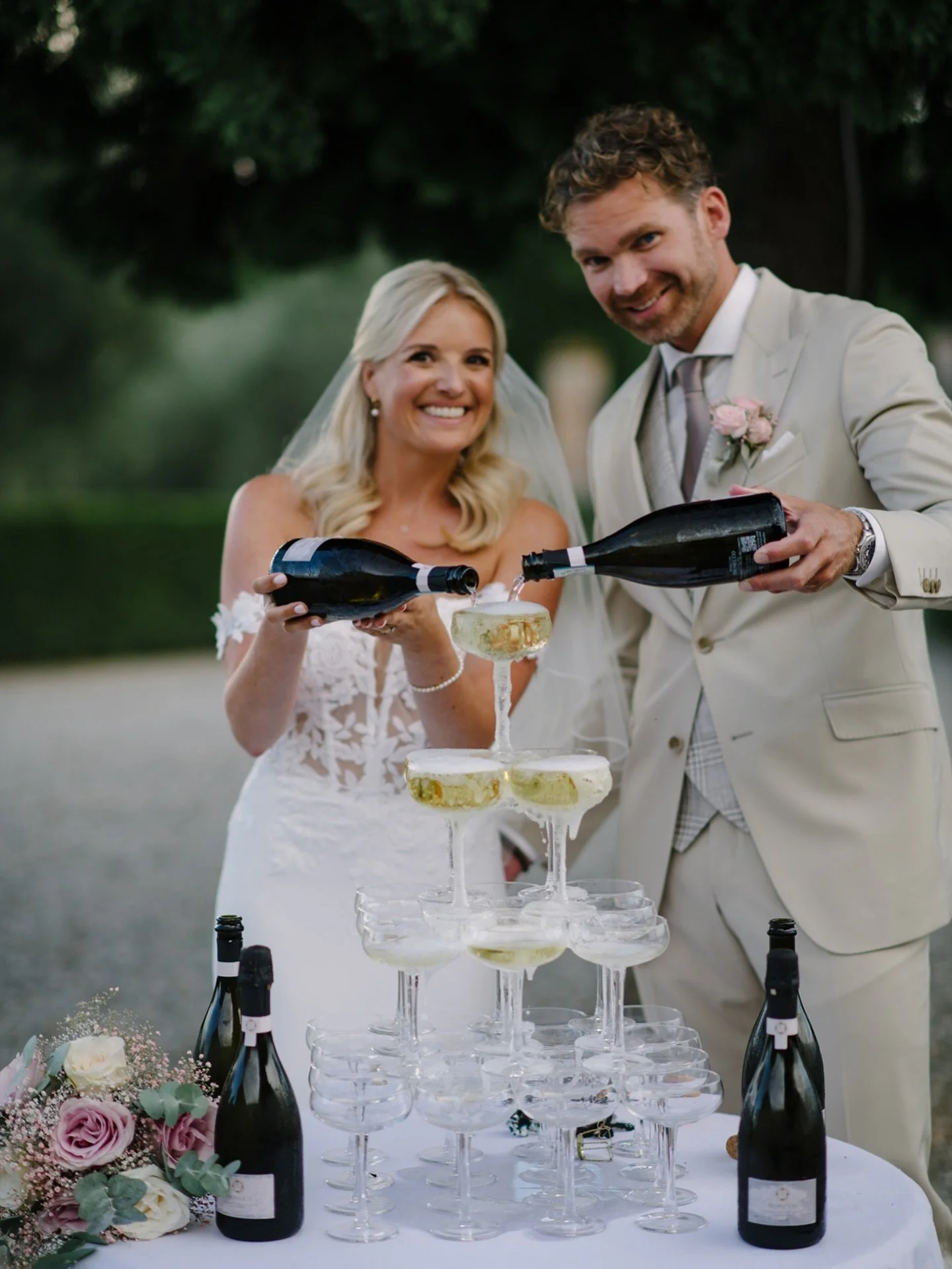 🍾✨ A toast to forever at Villa Boscarello ✨ 🥂
Bubbles, laughter, and the golden light of Tuscany &mdash; the perfect mix for an unforgettable celebration. Captured in the moment as they poured their prosecco tower and watched the sparkle reflect th