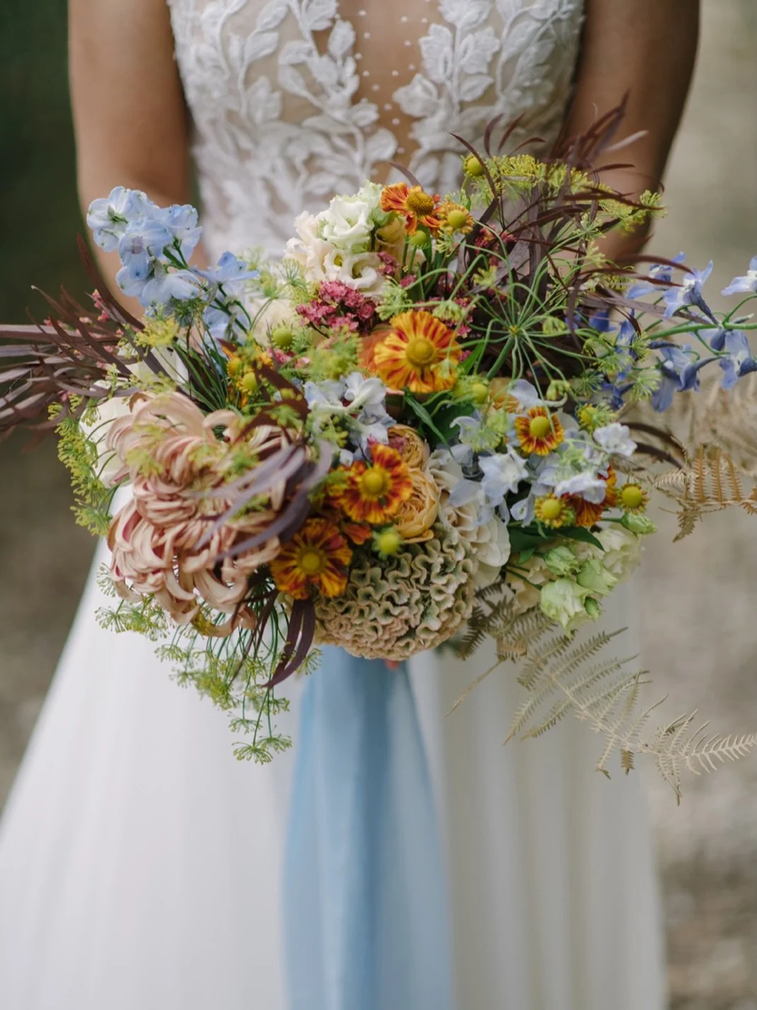 Color, texture, and movement held in one moment.

A bouquet like this is never random. Every element is chosen to feel natural in the Tuscan light, to work with the dress, and to photograph with depth instead of flat color.

At Villa di Ulignano, wed