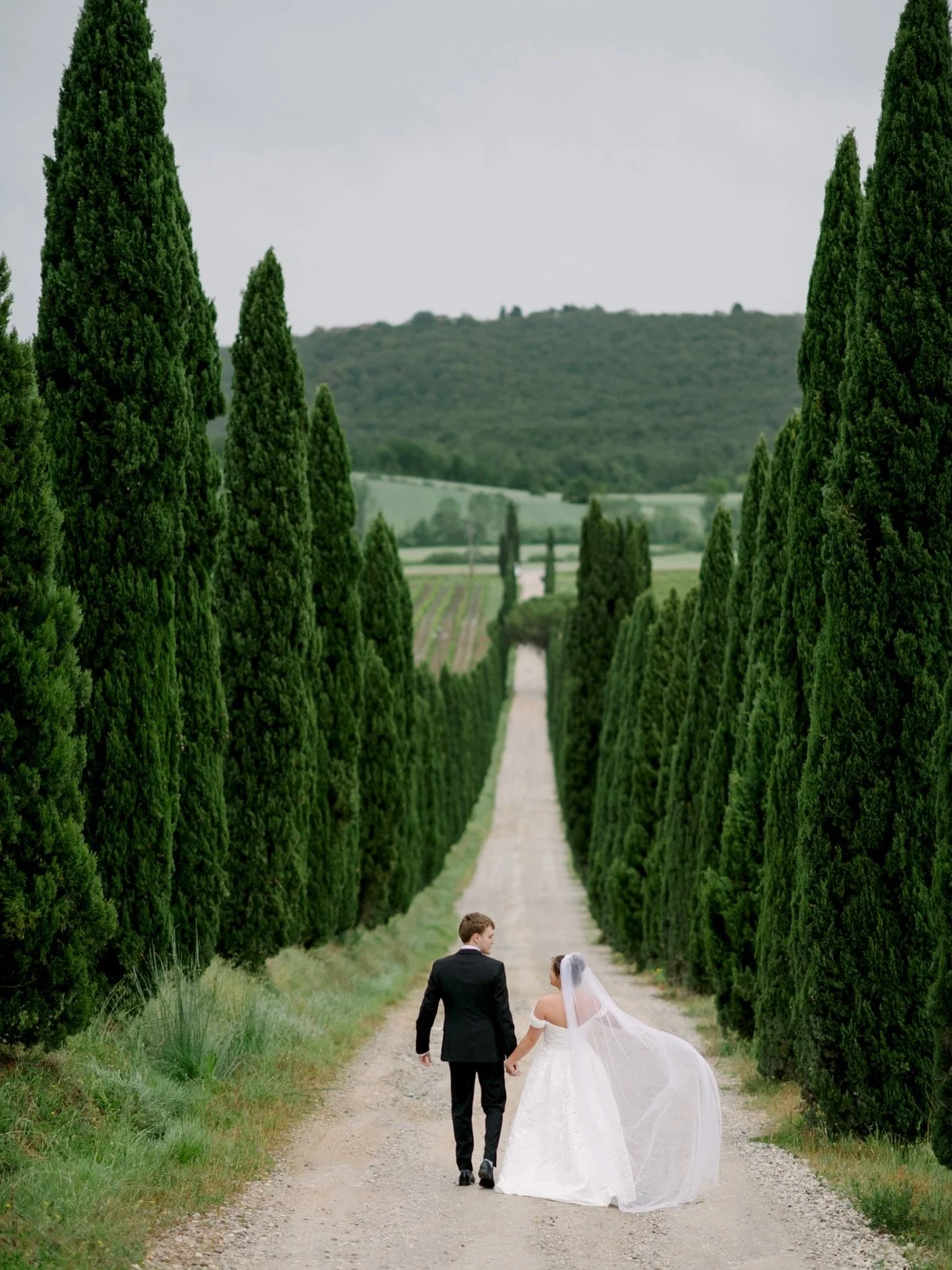 Walking through one of the most iconic Tuscan roads at Casale dello Sparviero where the silence, the cypress trees, and the late afternoon light make everything feel cinematic without trying.

This is the kind of wedding photography in Tuscany that w