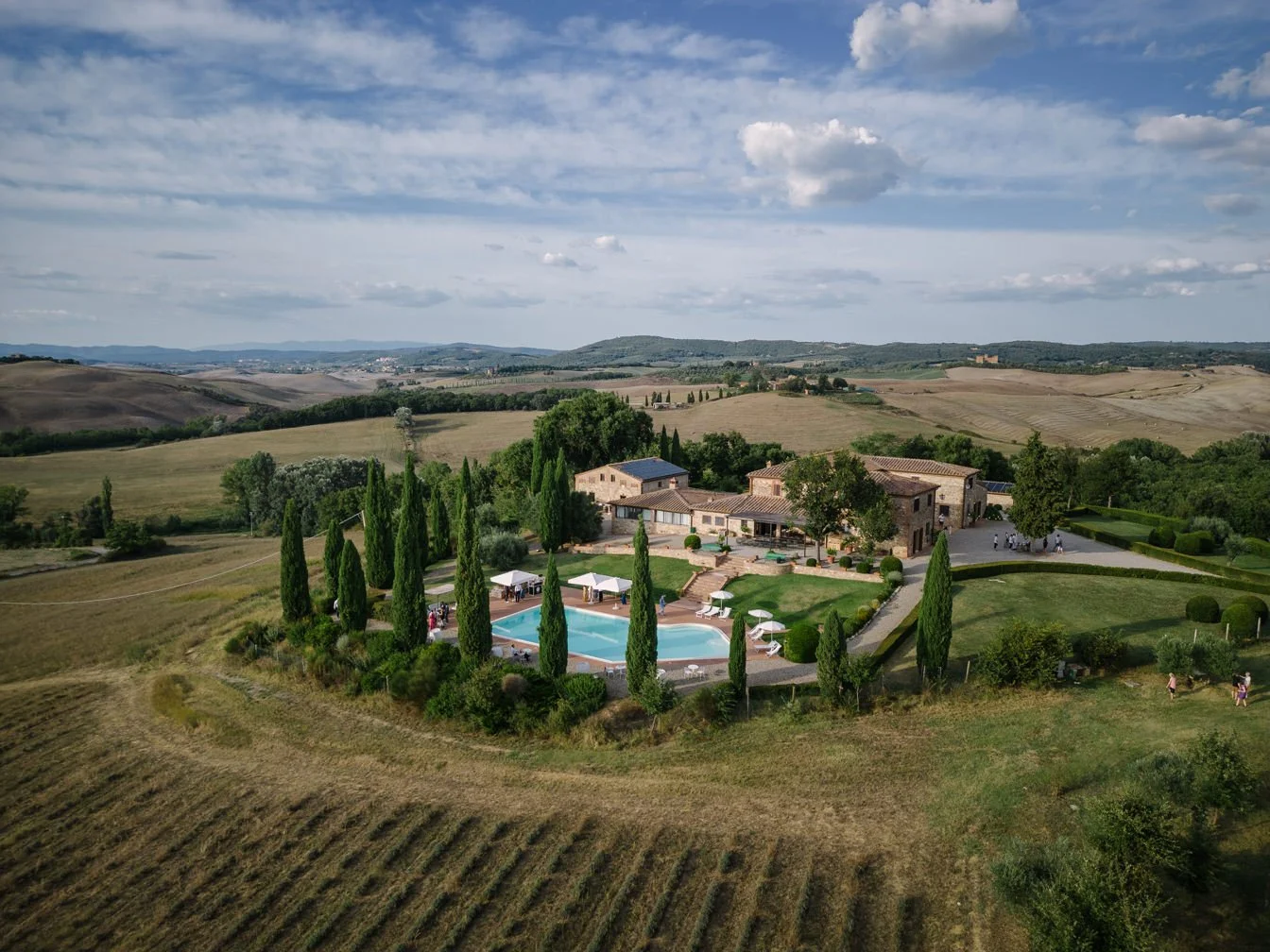 Villa Boscarello wedding venue in Val d’Orcia, a hilltop Tuscan villa surrounded by cypress trees, gardens, and panoramic countryside views.