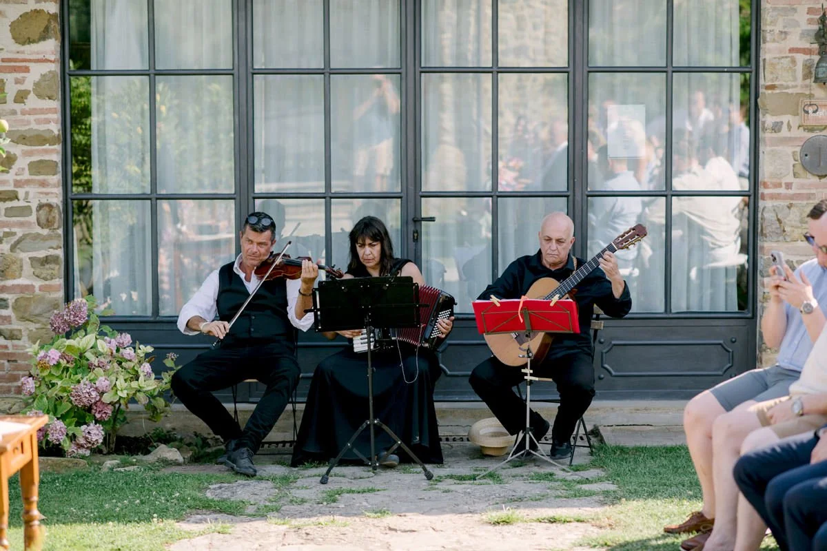 musicians playing at the ceremony at Tuscany wedding at Casa Cornacchi