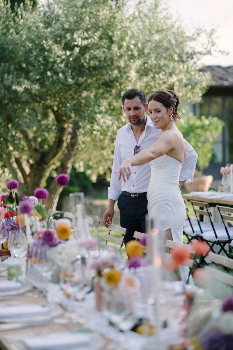 groom and bride impressed by table decoration at Tuscany wedding