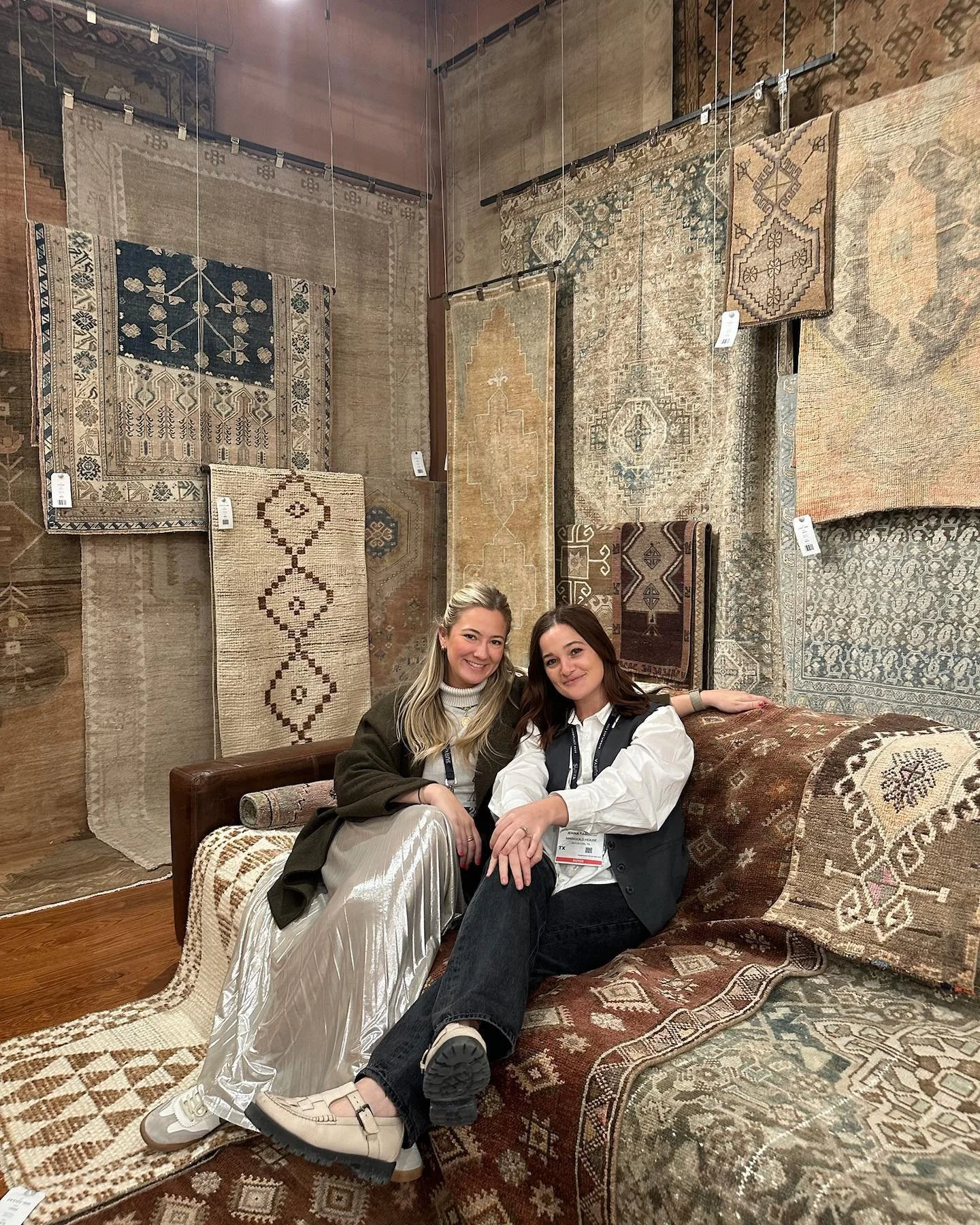 Another successful market doing what we love: styling shelves are soon to be stocked, a few vintage rugs purchased, furniture secured for our office, showroom visits to 30+ vendors and incredible education along the way from @science_in_design_offici