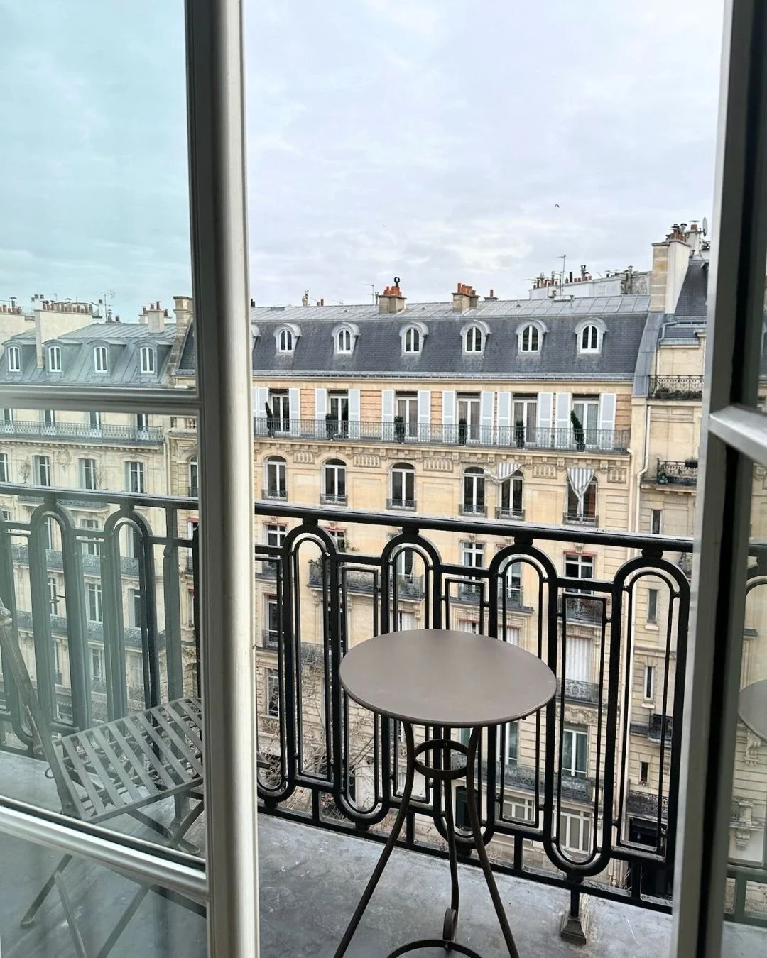 A few January days in Paris&hellip;new collections, new friends, and all the buzz around D&eacute;co Off. ✨

Grateful for such an inspiring trip! And for our travel companions @jacksonwarreninteriors @hattiesparks