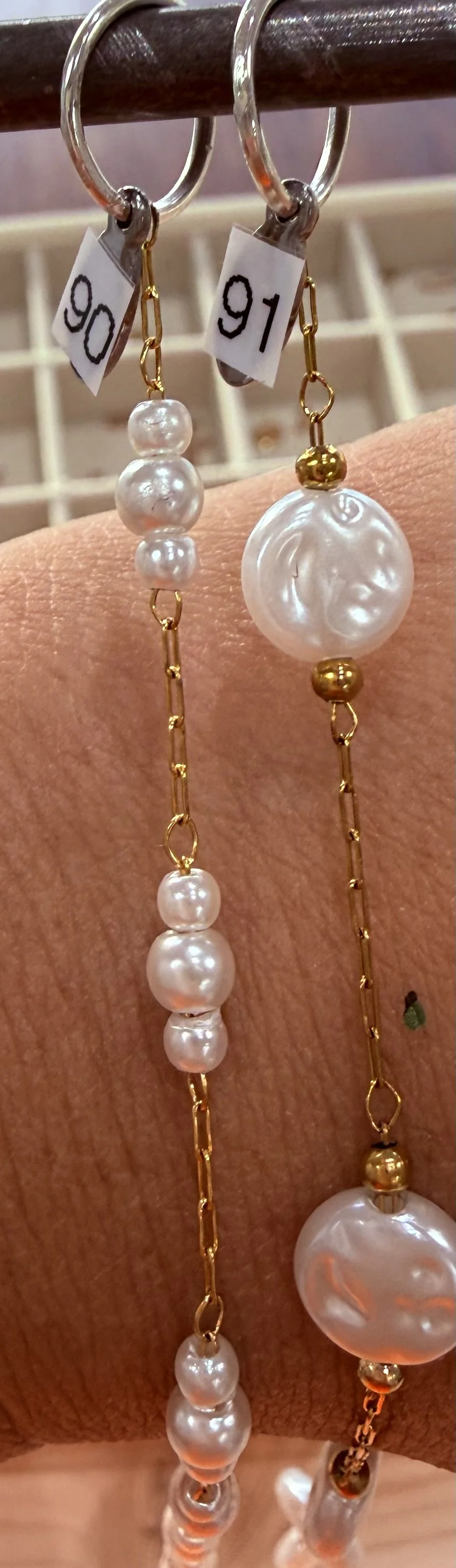 chain numbers: 90-91