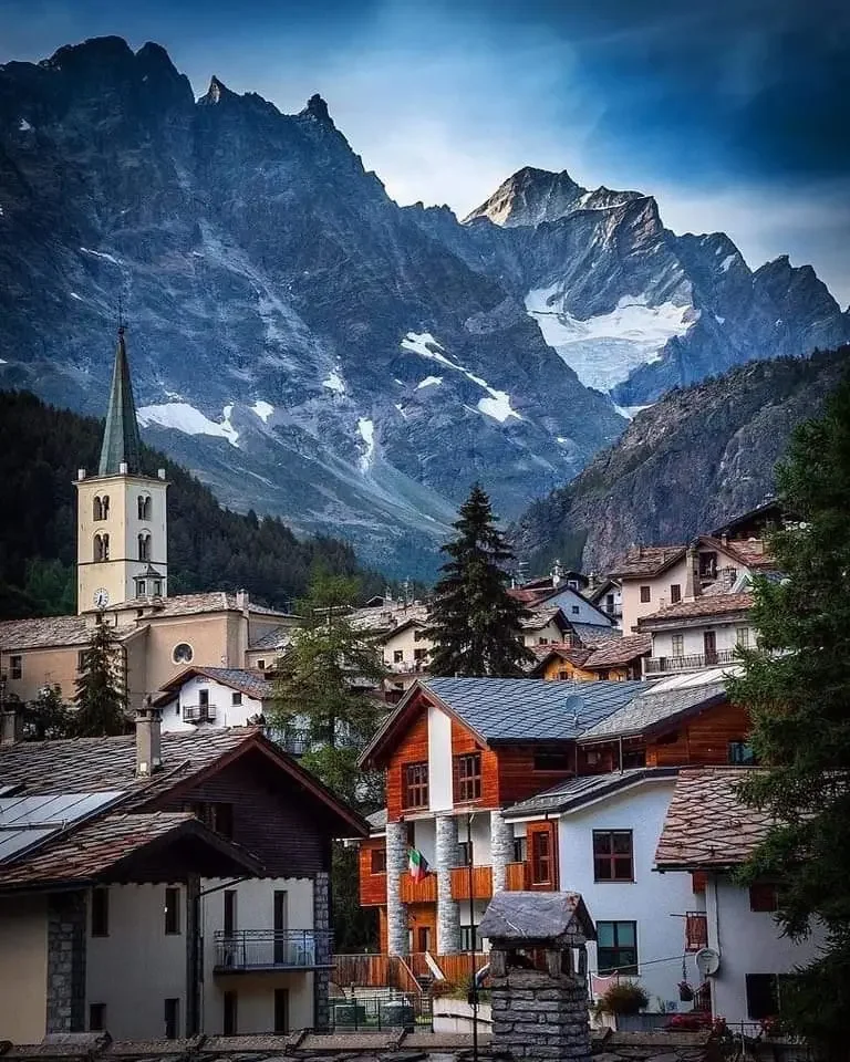 Chalet Snøstorm located above beautiful Valtournenche Village