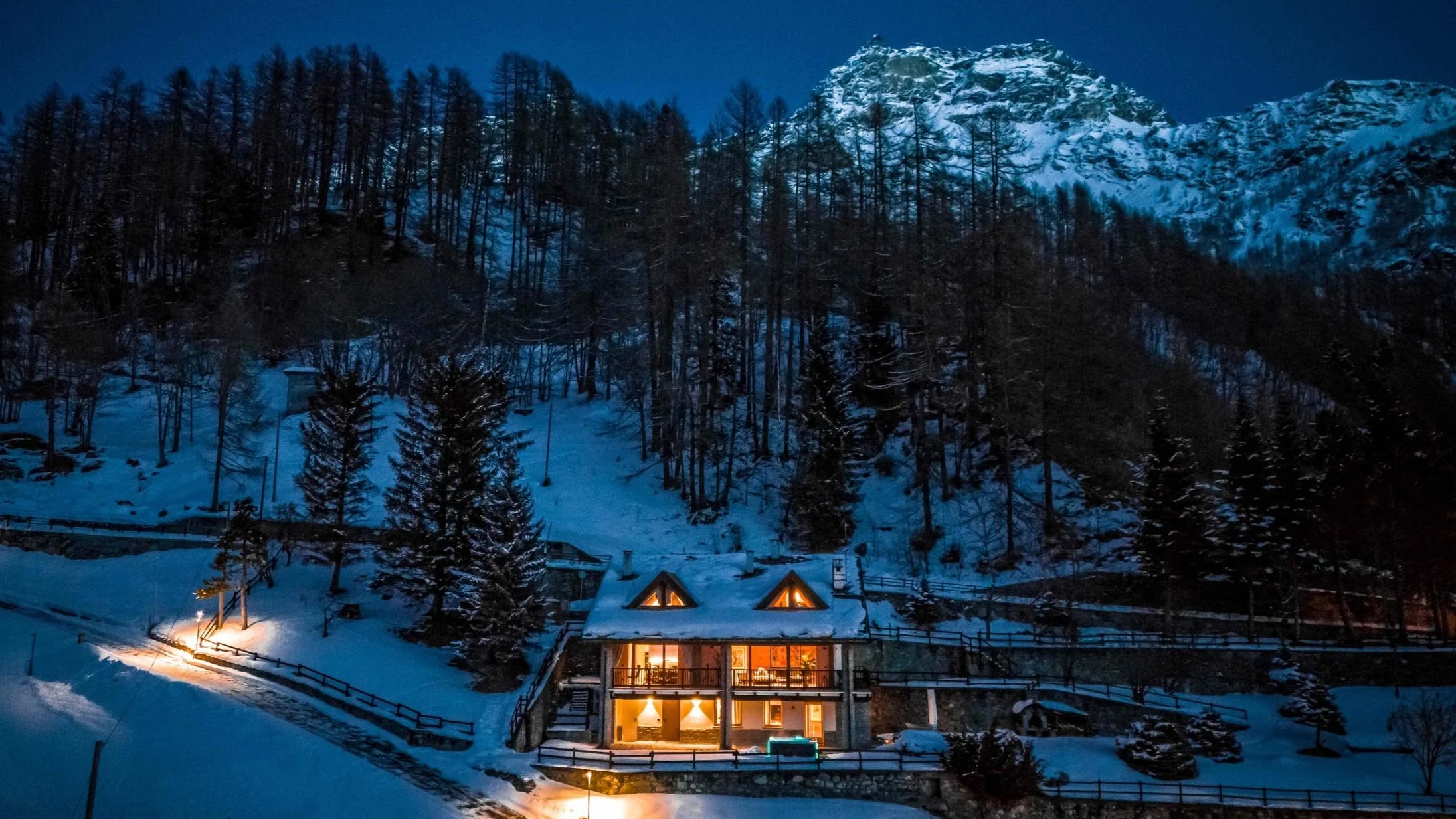 Chalet Snøstorm exterior at night, Valtournenche, Italian Alps