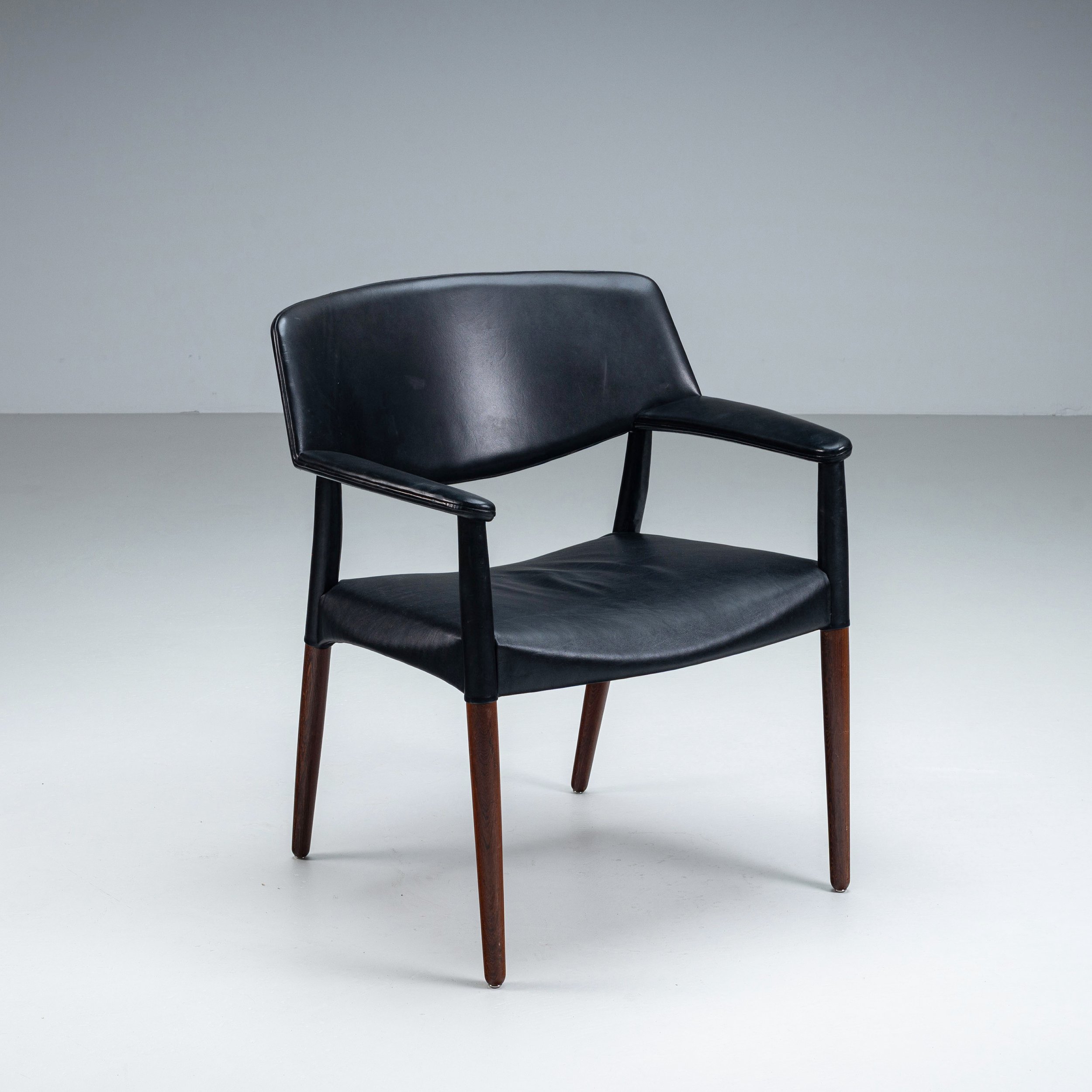 Ejnar Larsen & Aksel B. Madsen armchair for Willy Beck