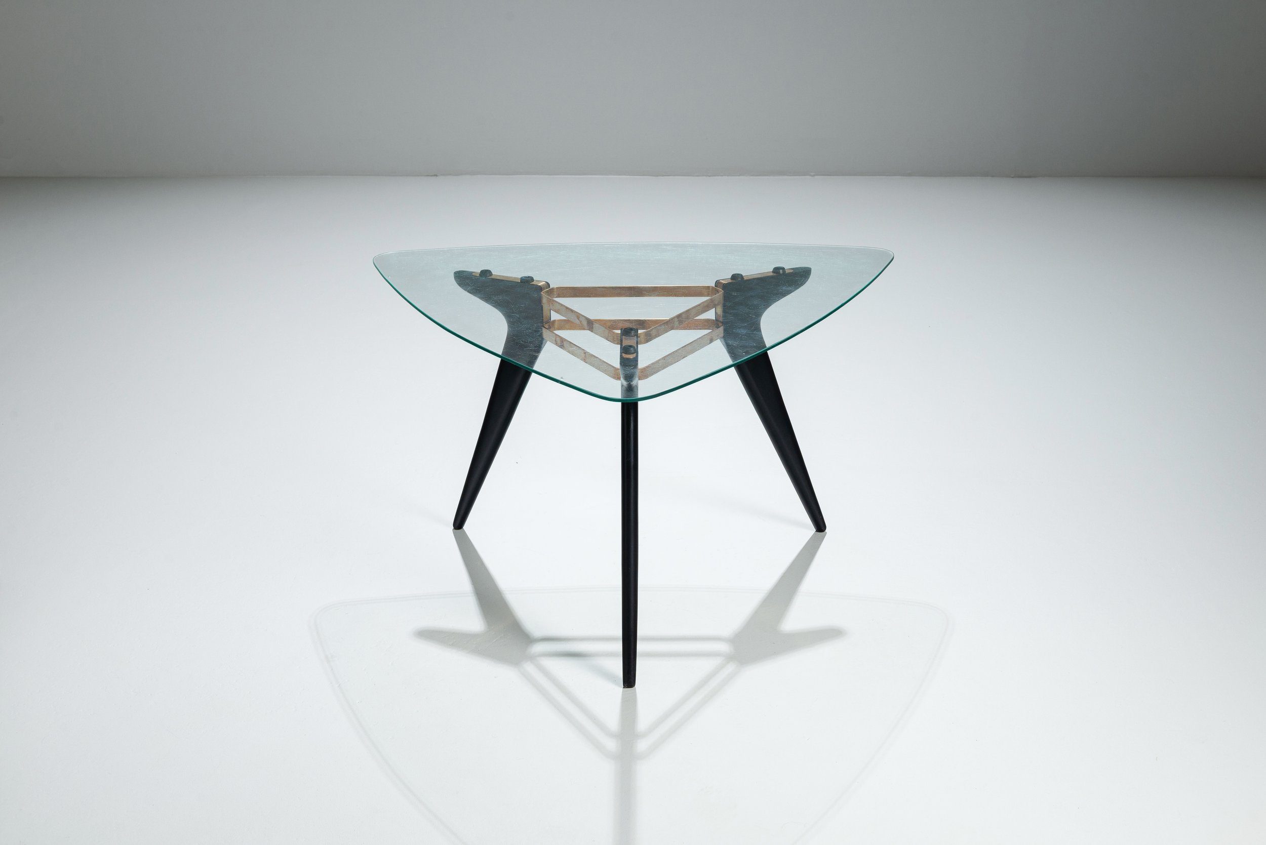 triangularcoffeetable-03.jpg