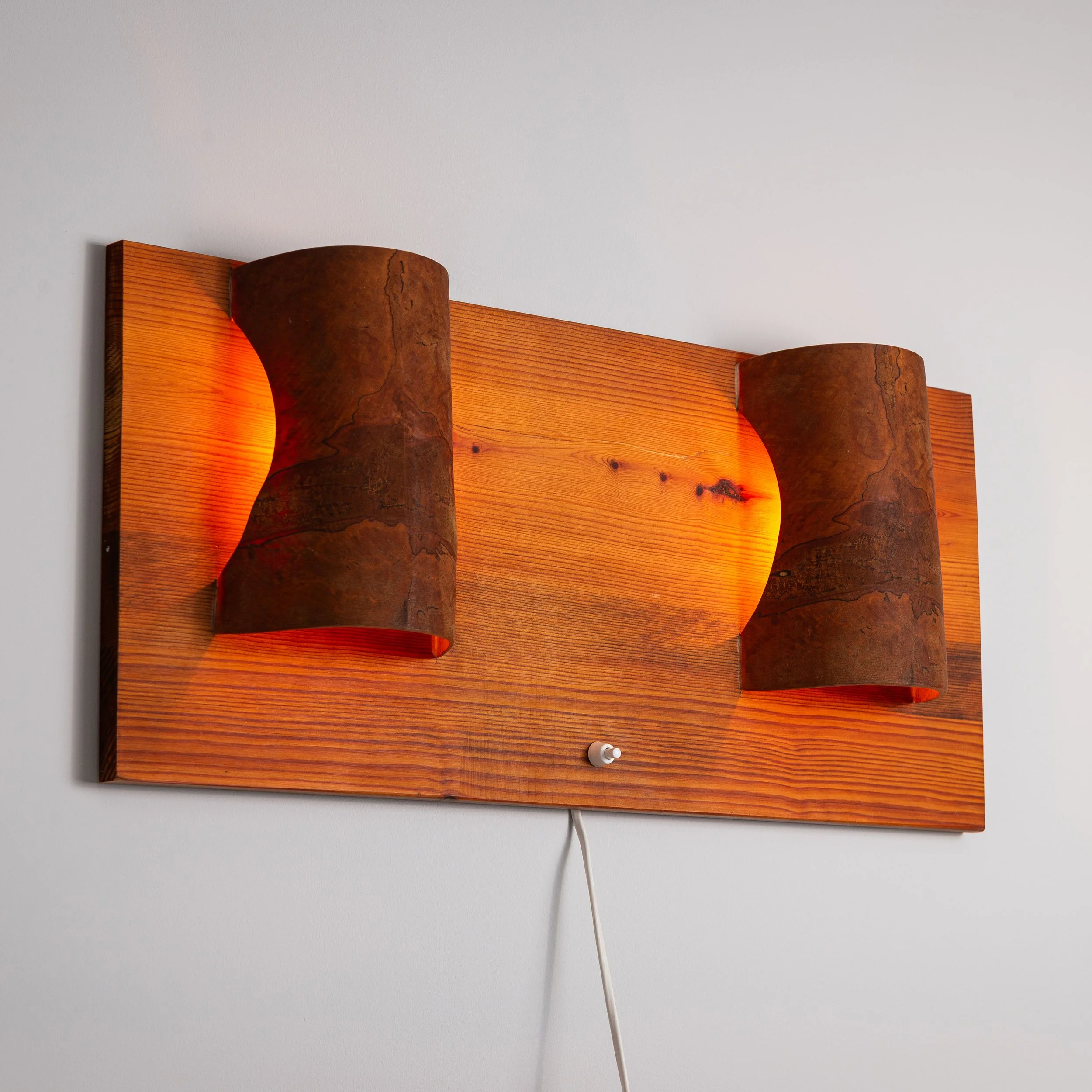 Rectangular pinewood wall lamp with bur wood veneer shades