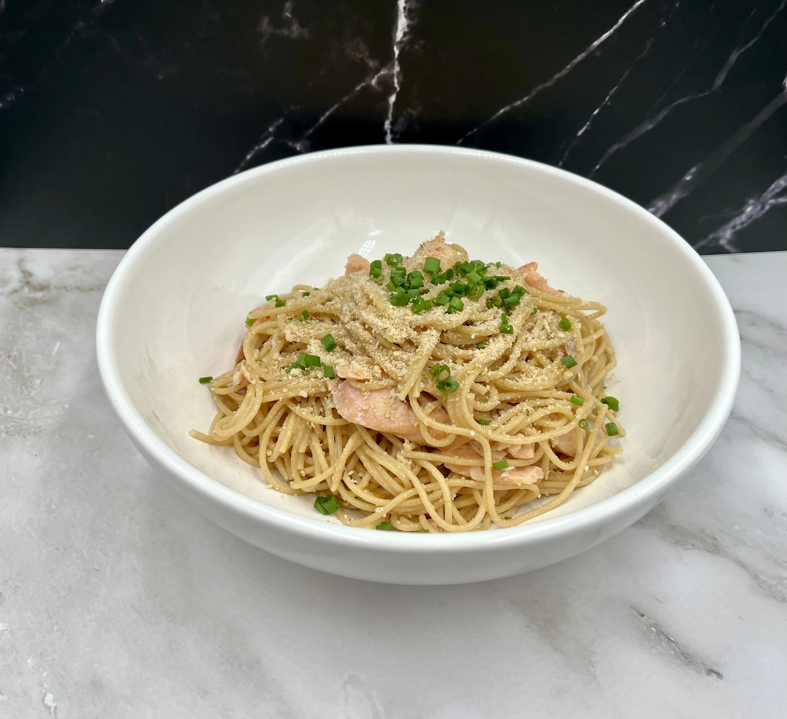 Salmon Pasta with Garlic and Lemon